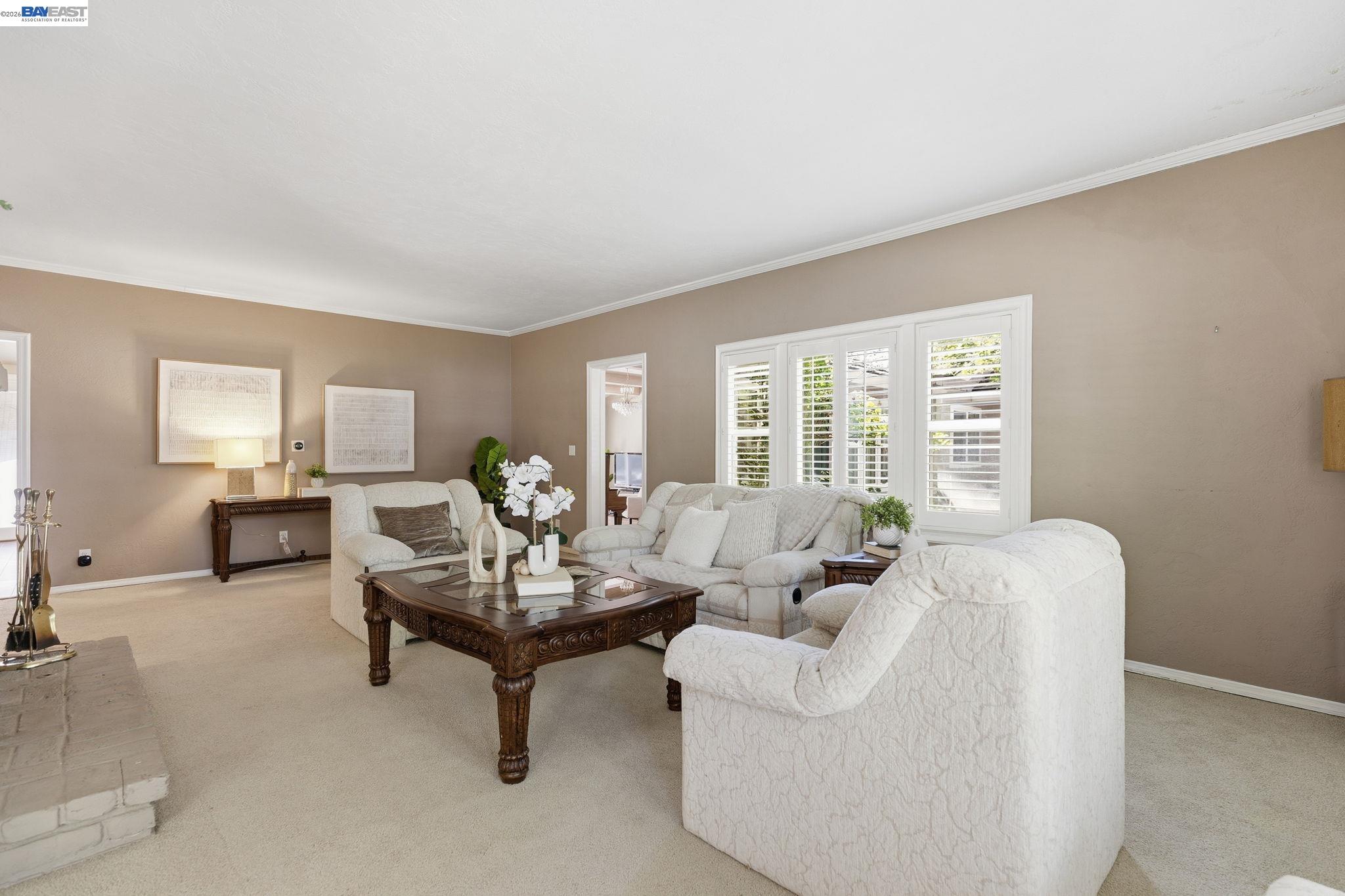 200 Greenwich Ln