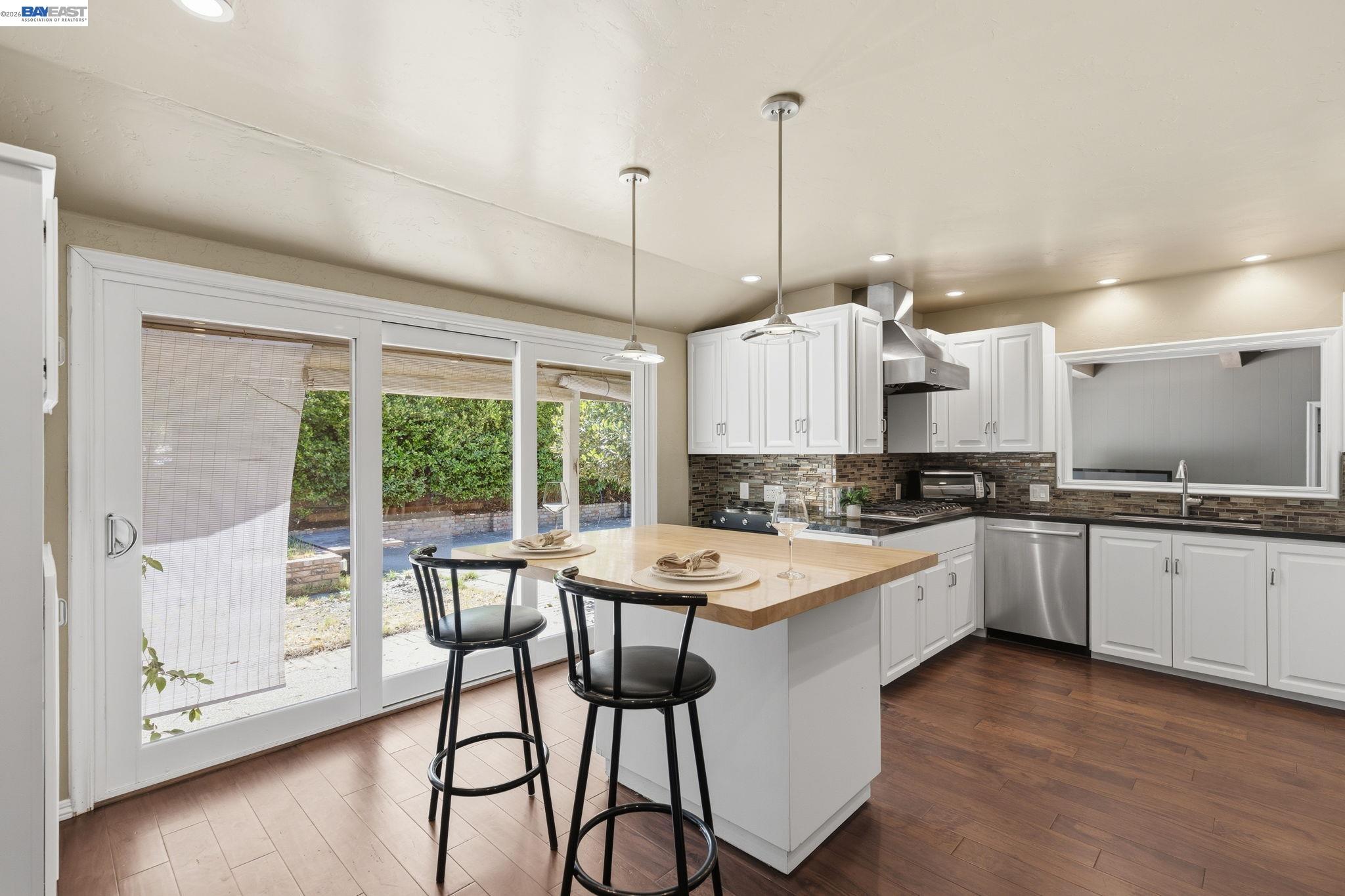 200 Greenwich Ln