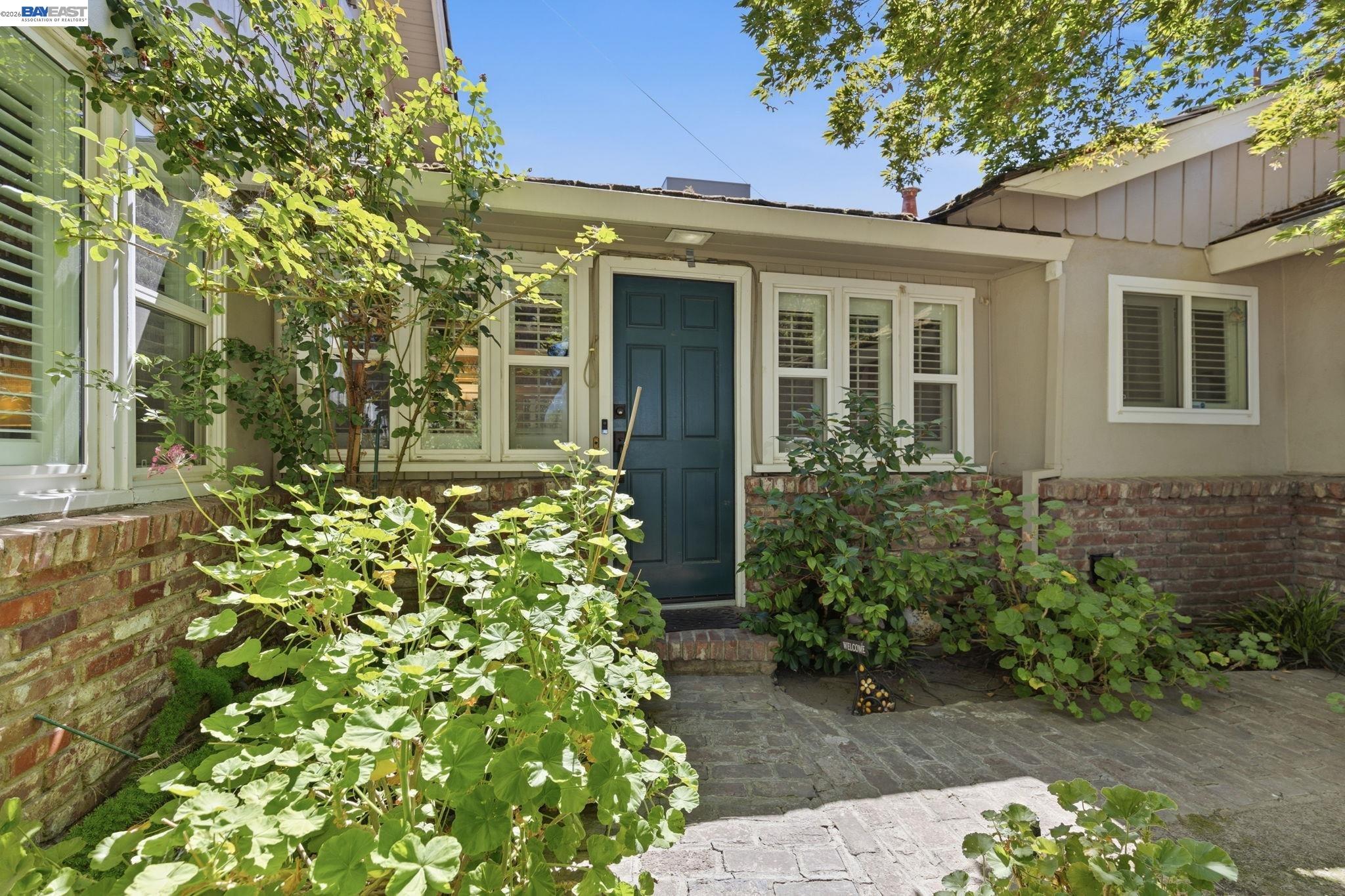 200 Greenwich Ln
