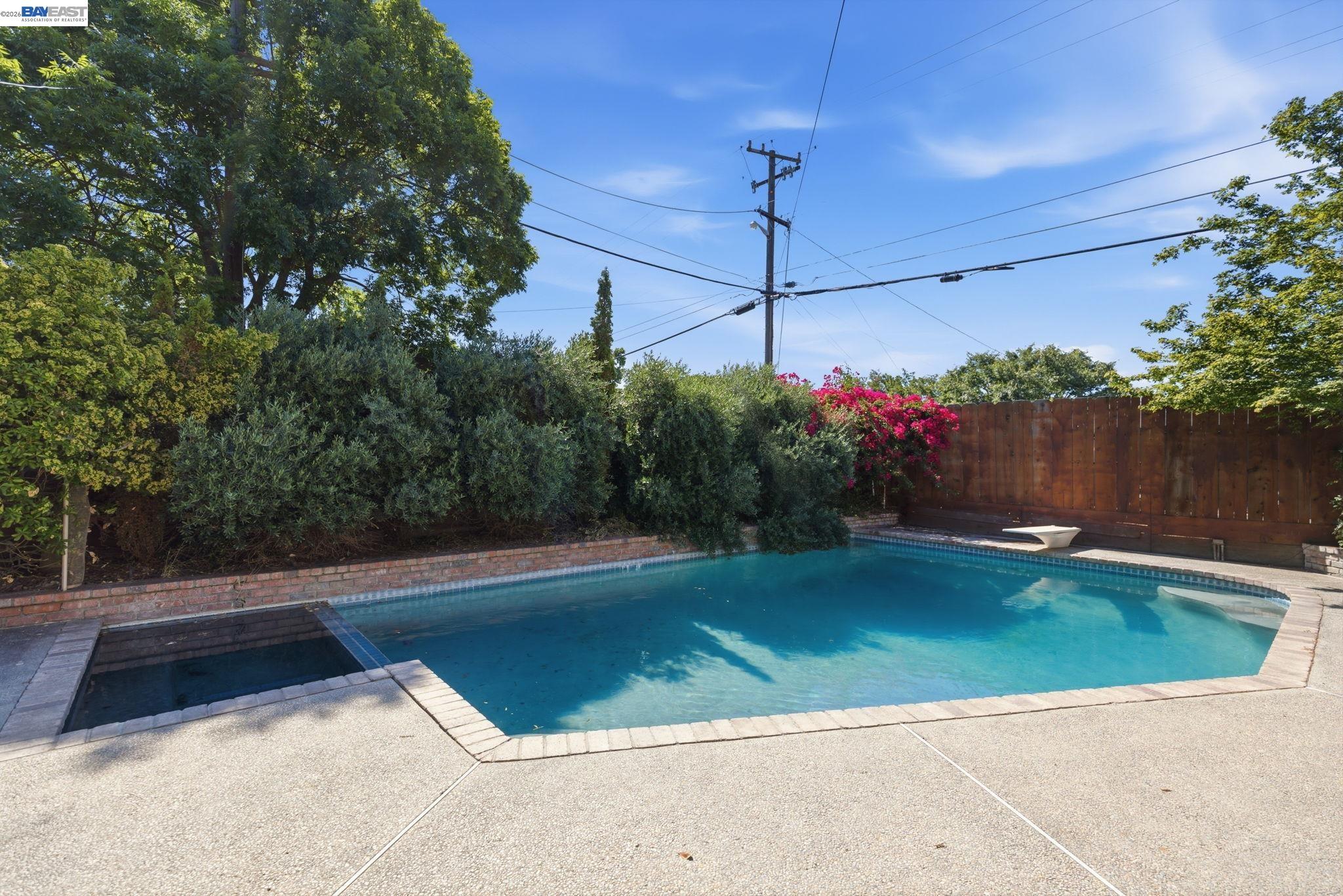 200 Greenwich Ln