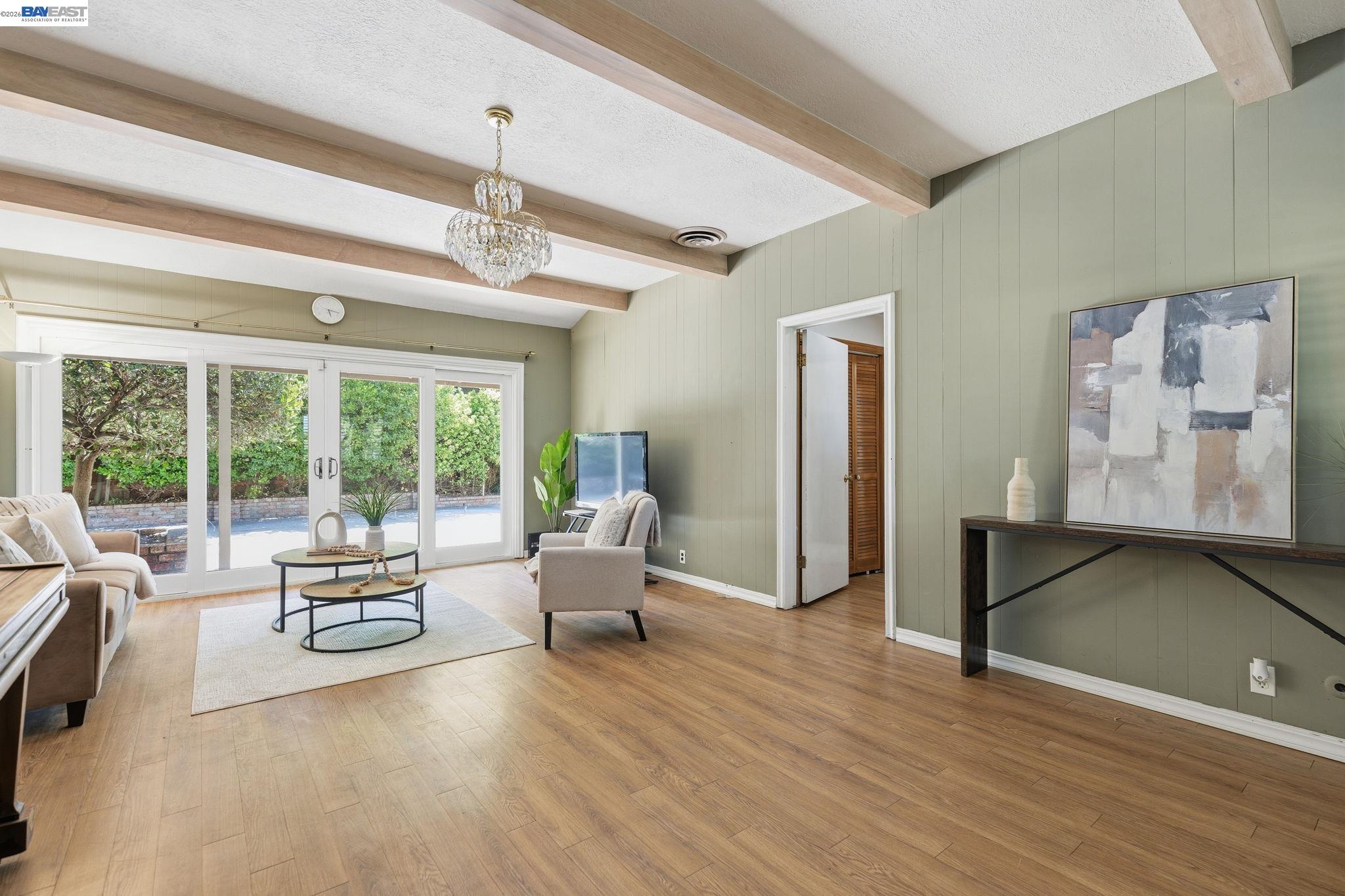 200 Greenwich Ln
