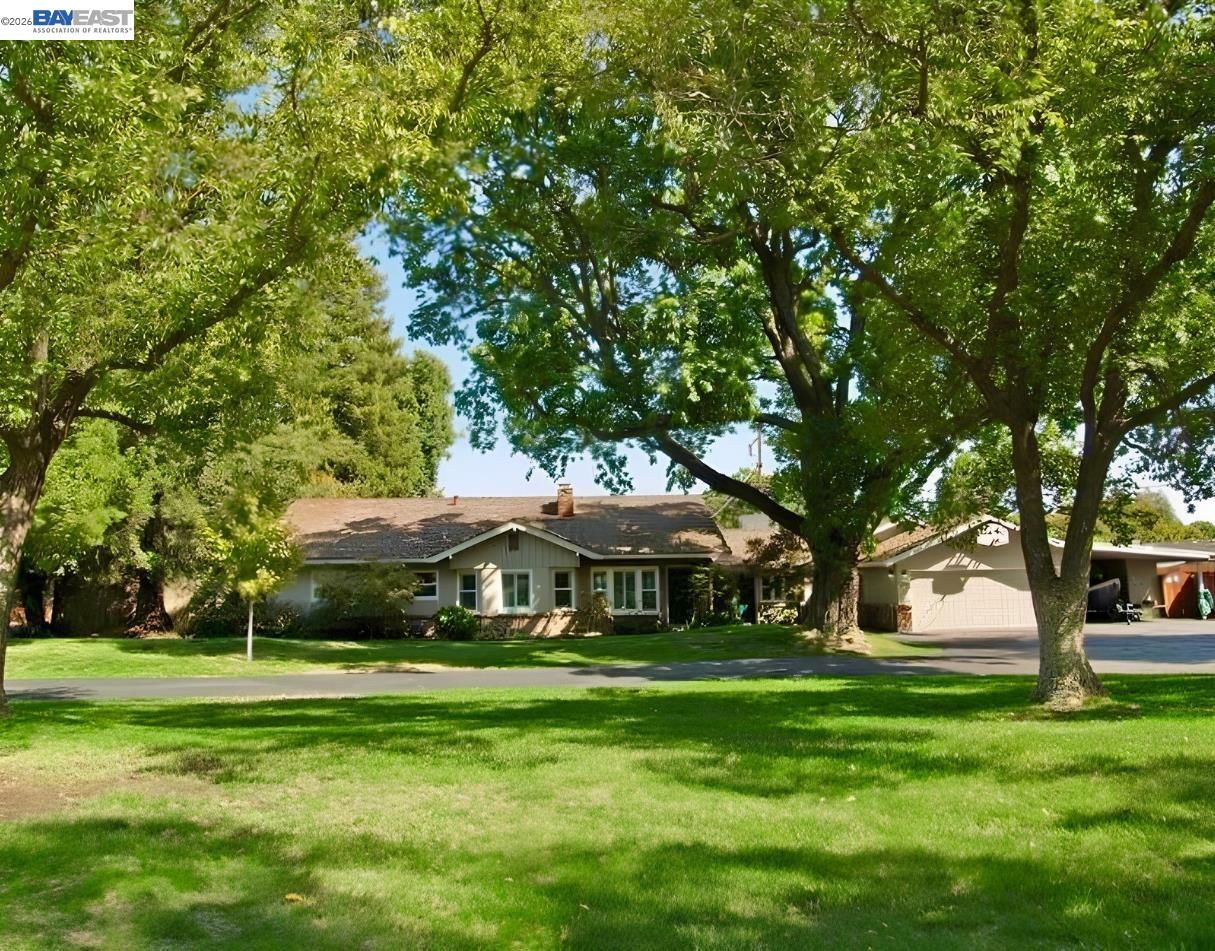 200 Greenwich Ln