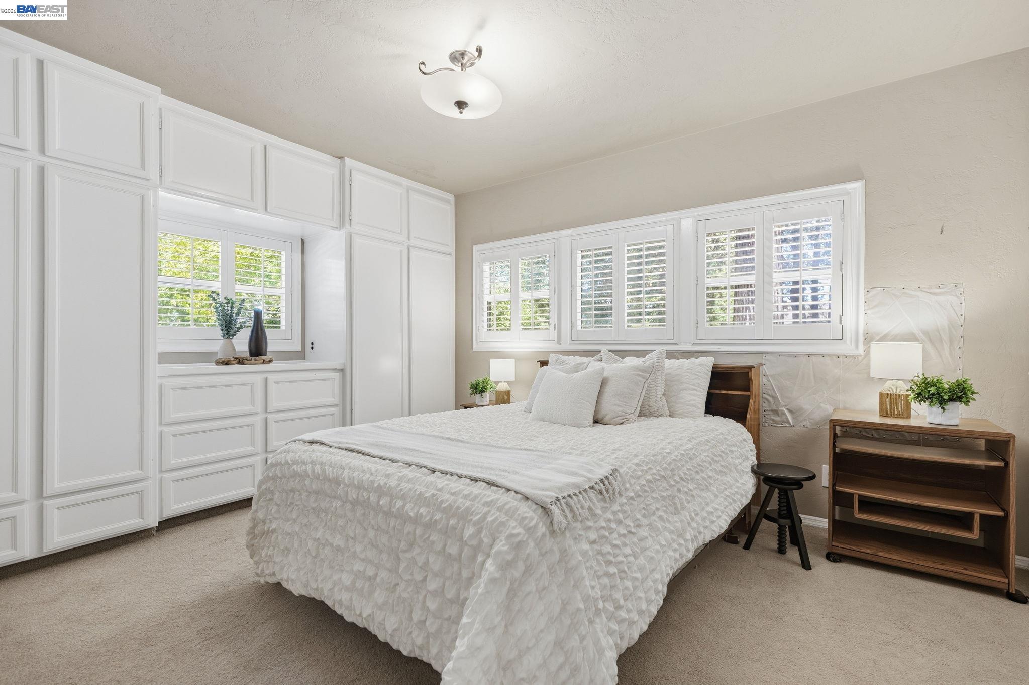 200 Greenwich Ln