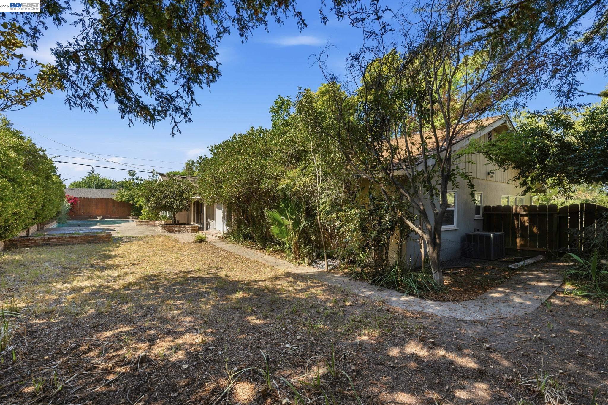 200 Greenwich Ln