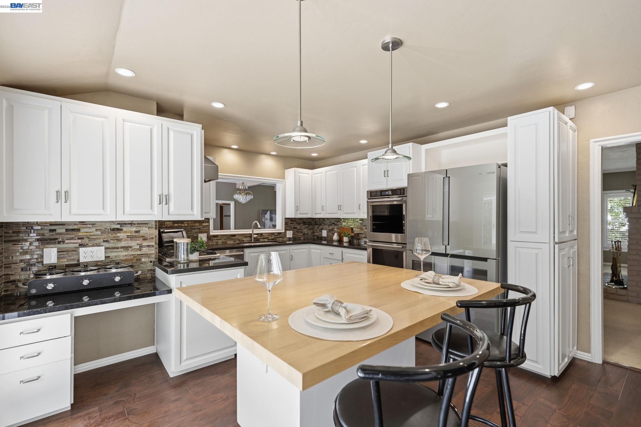 200 Greenwich Ln