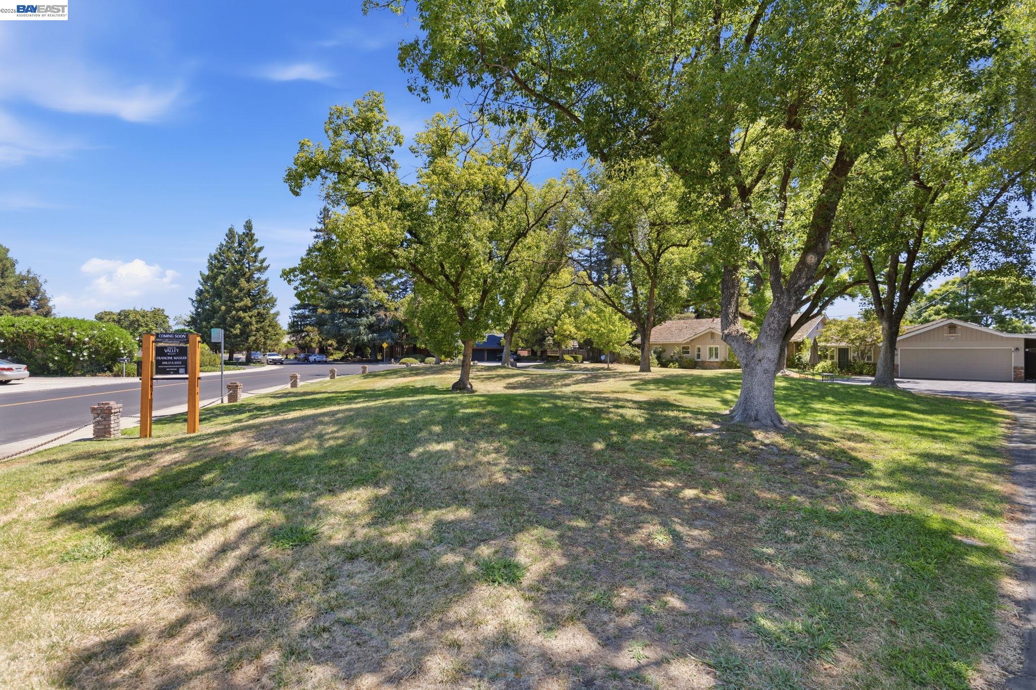 200 Greenwich Ln