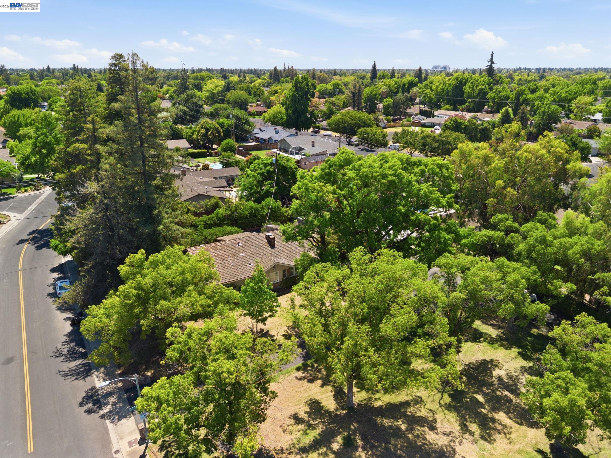 200 Greenwich Ln