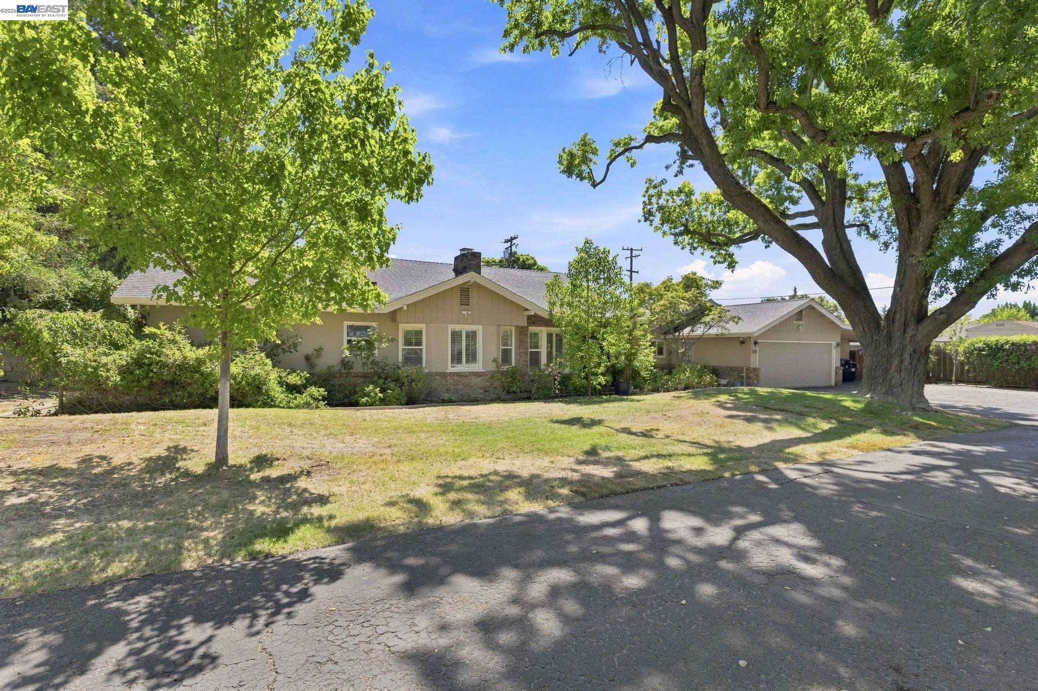200 Greenwich Ln