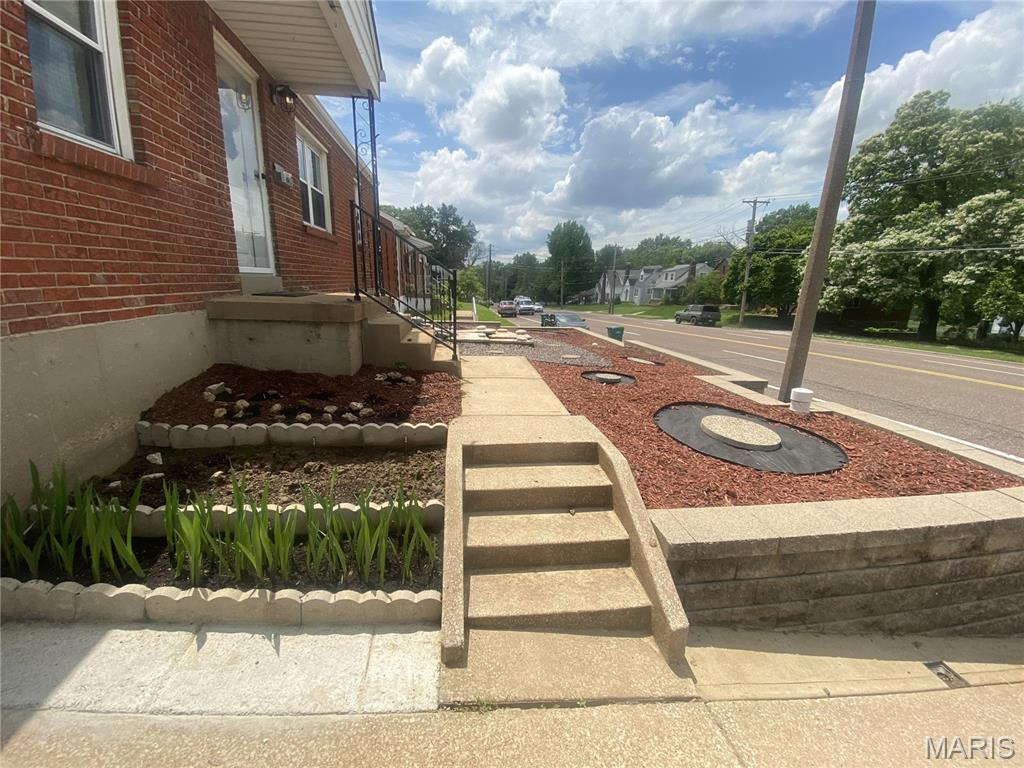 84 S Laclede Station Road