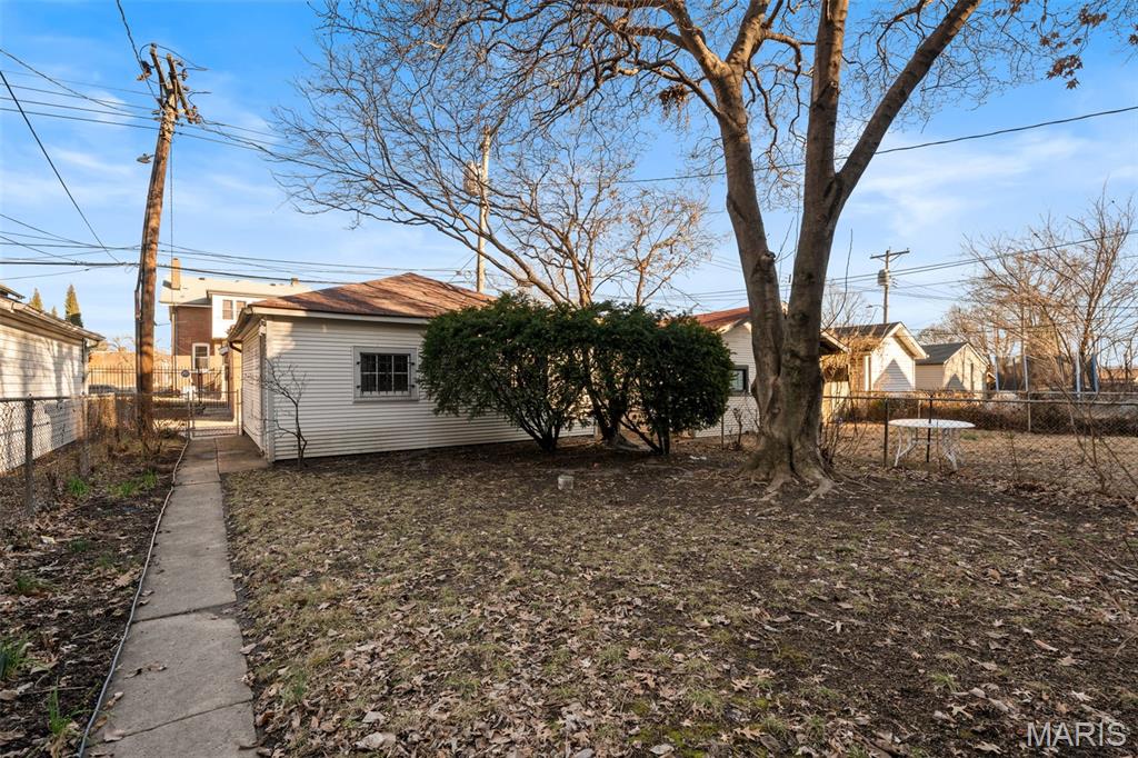 8 Lawn Place