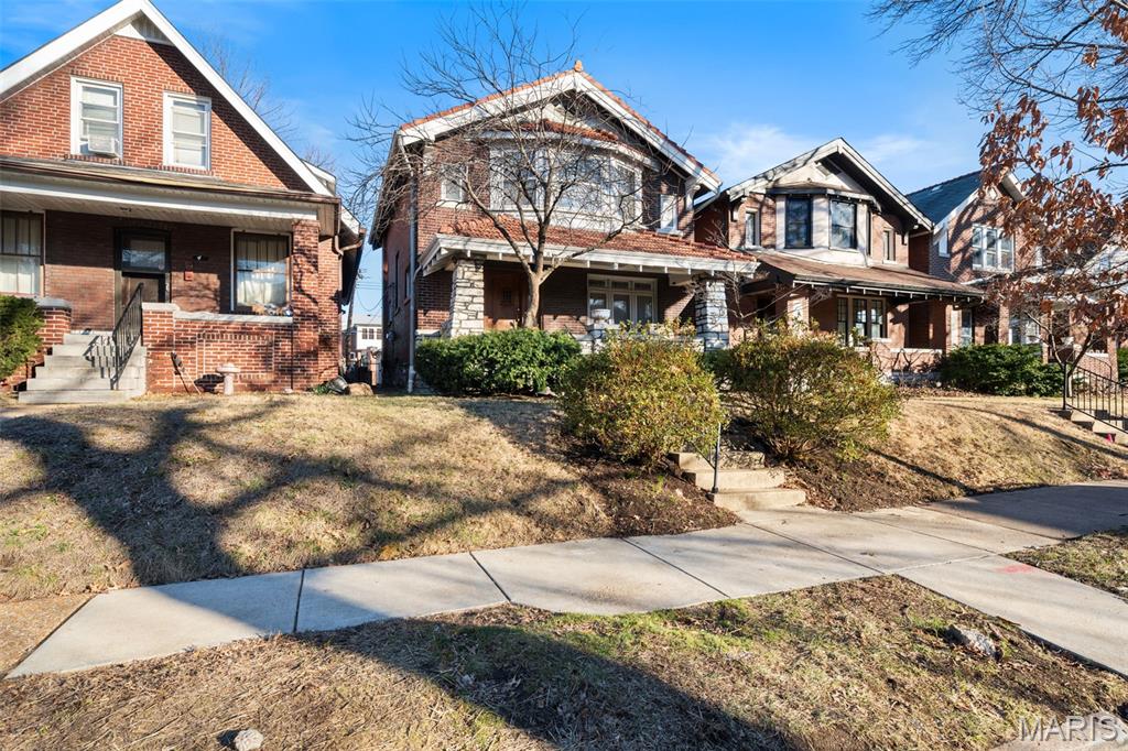 8 Lawn Place