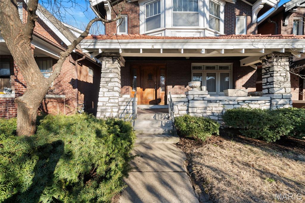 8 Lawn Place