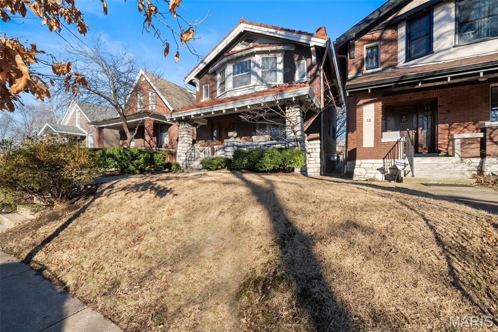 8 Lawn Place