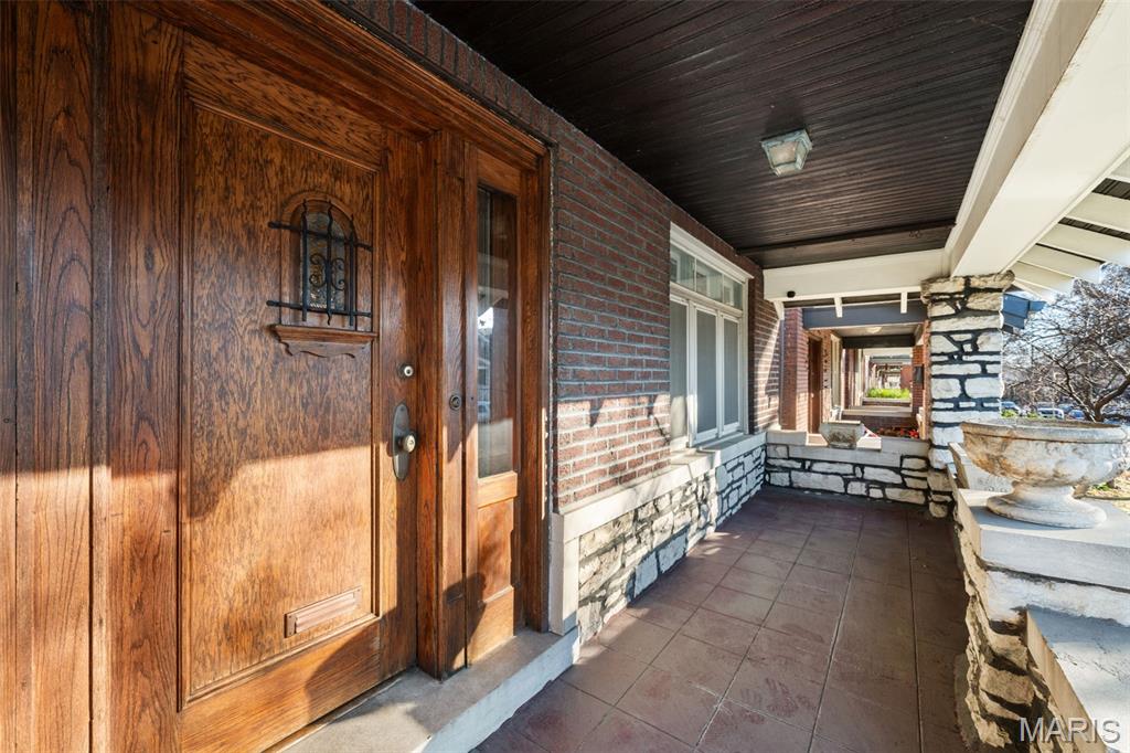 8 Lawn Place