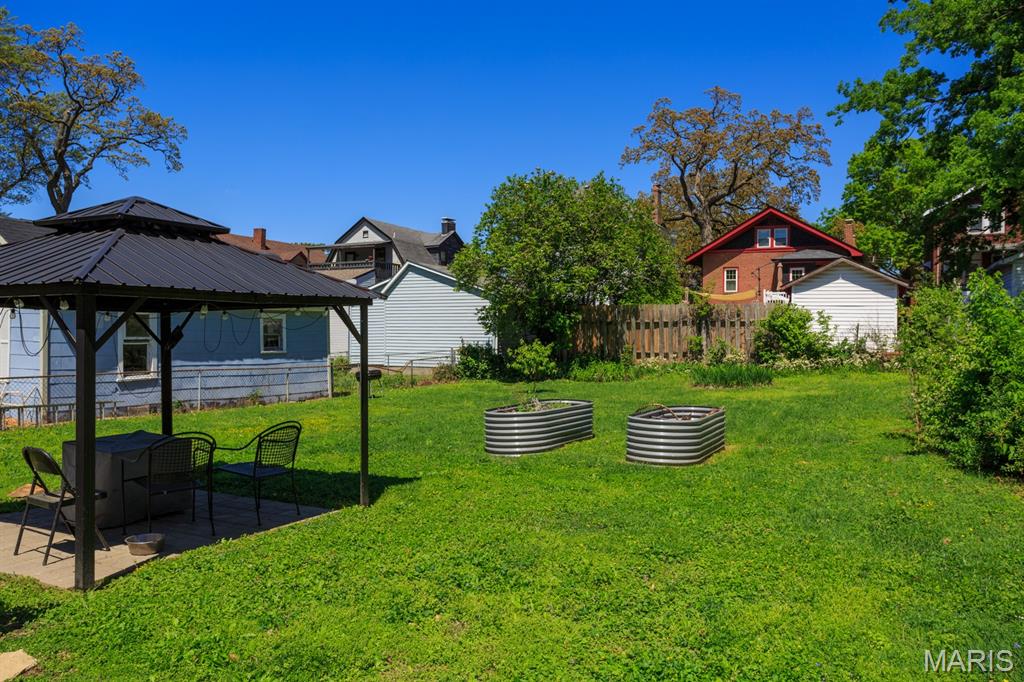 7533 Woodland Avenue