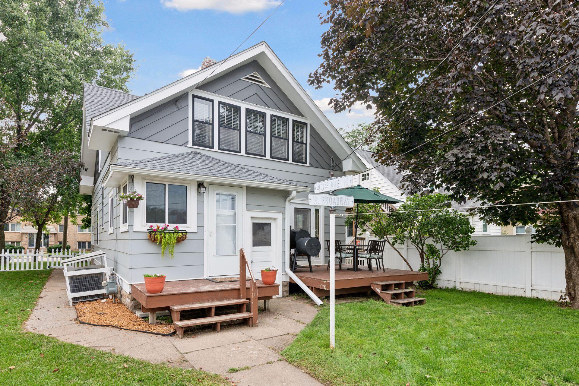 4264 W Broadway Avenue