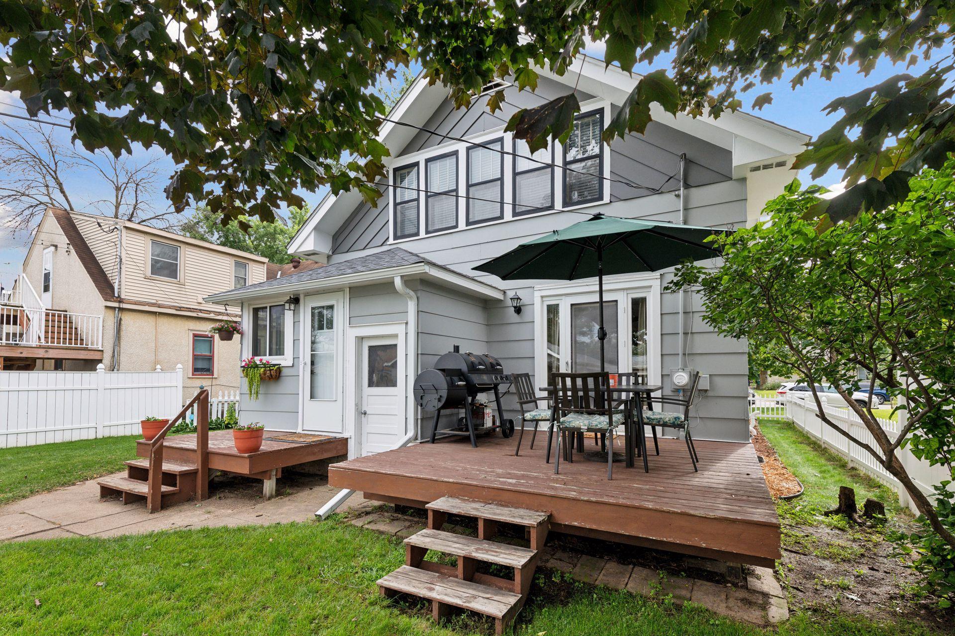 4264 W Broadway Avenue