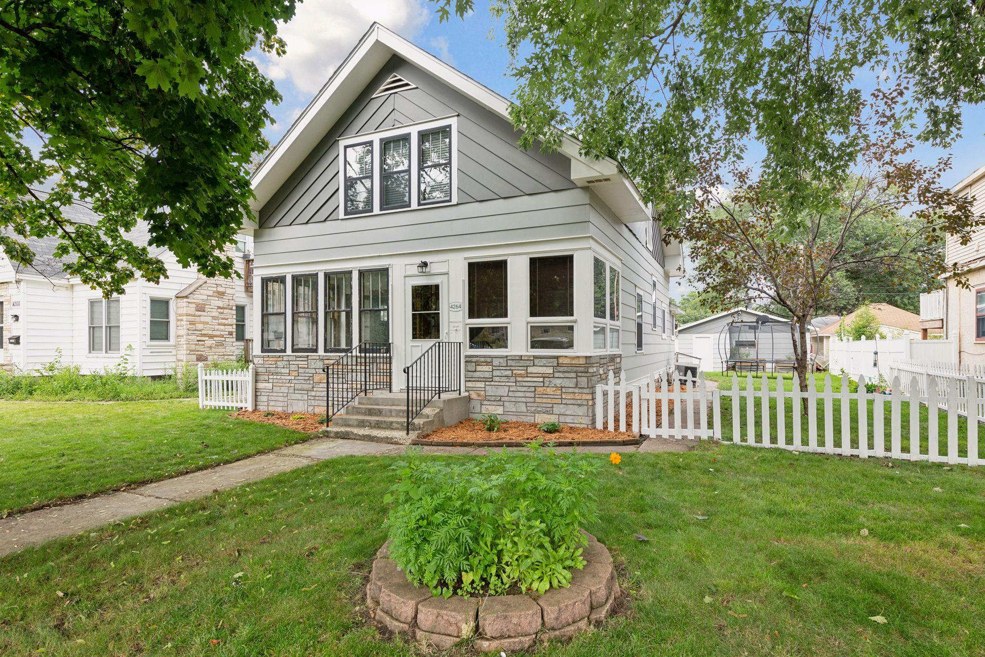 4264 W Broadway Avenue