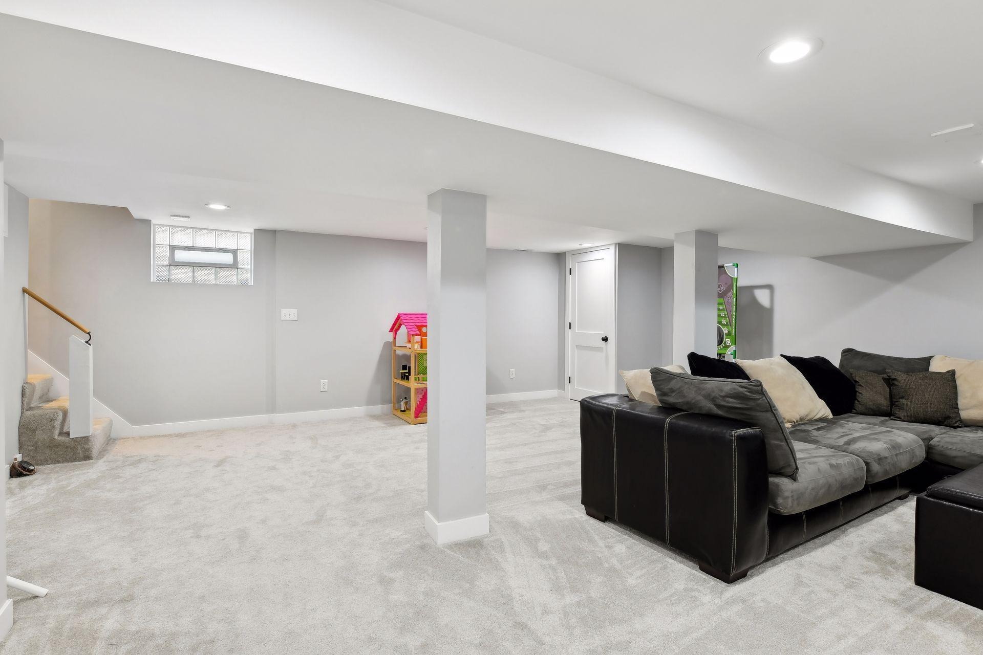 4264 W Broadway Avenue