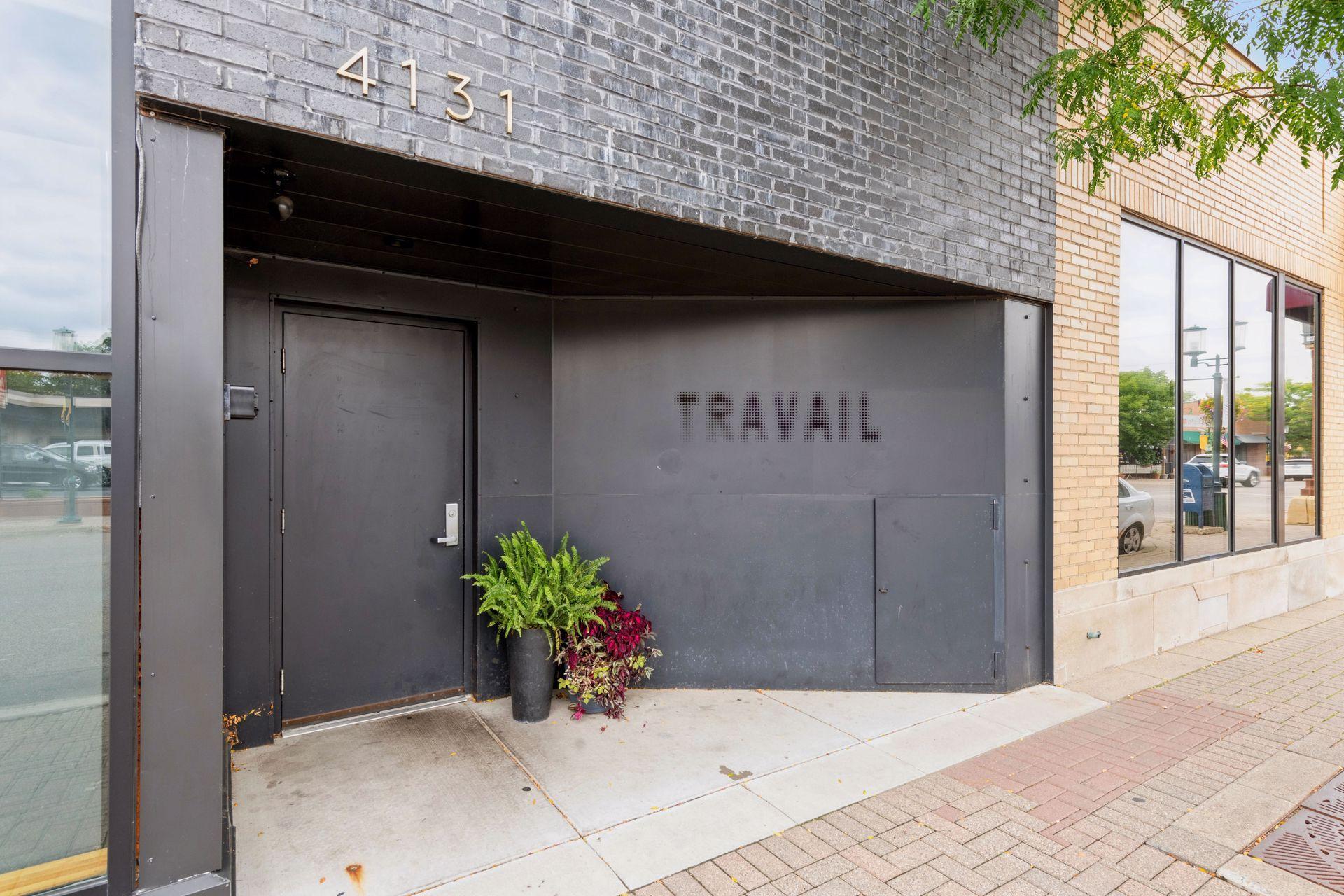 4264 W Broadway Avenue