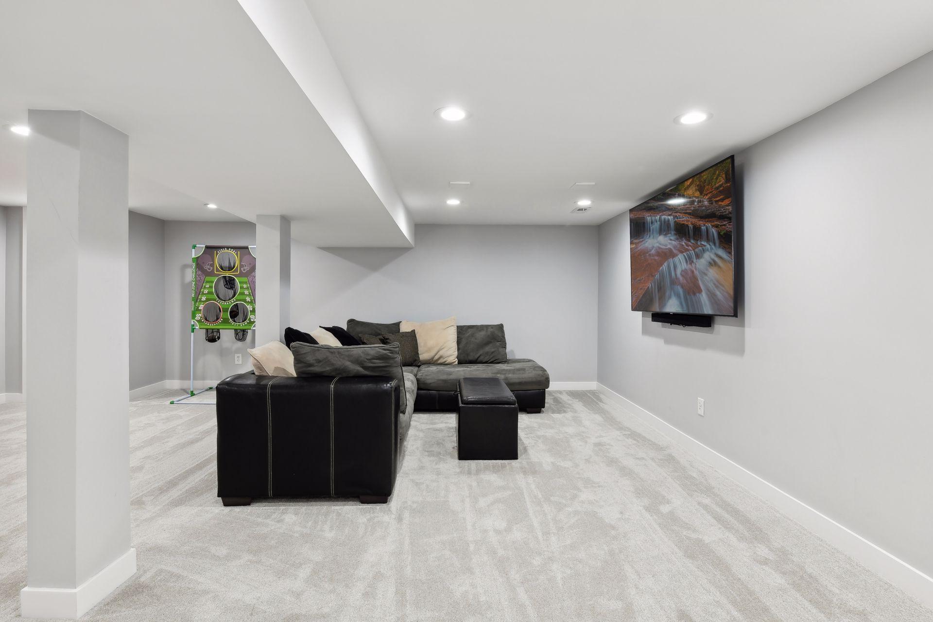 4264 W Broadway Avenue