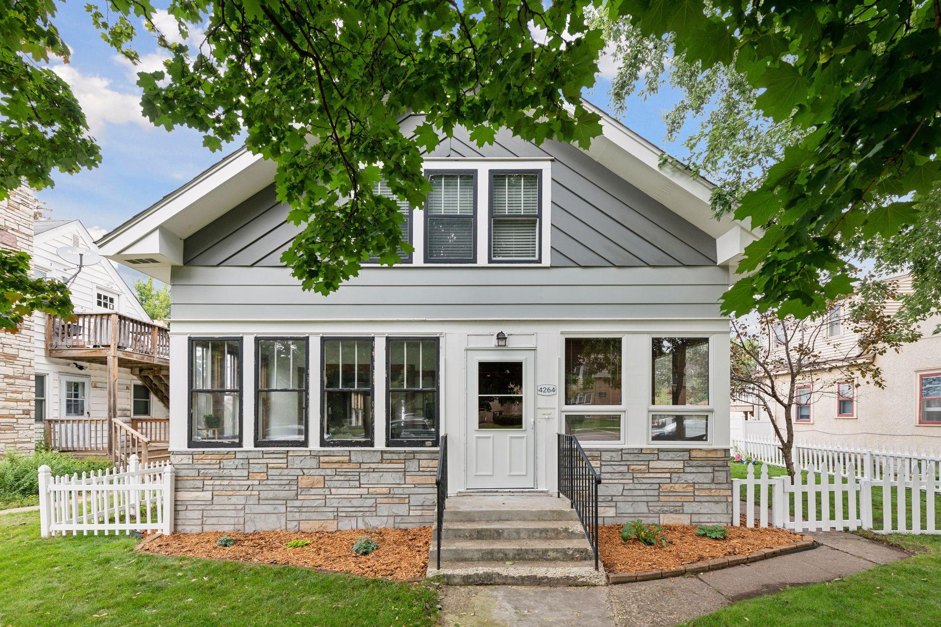 4264 W Broadway Avenue