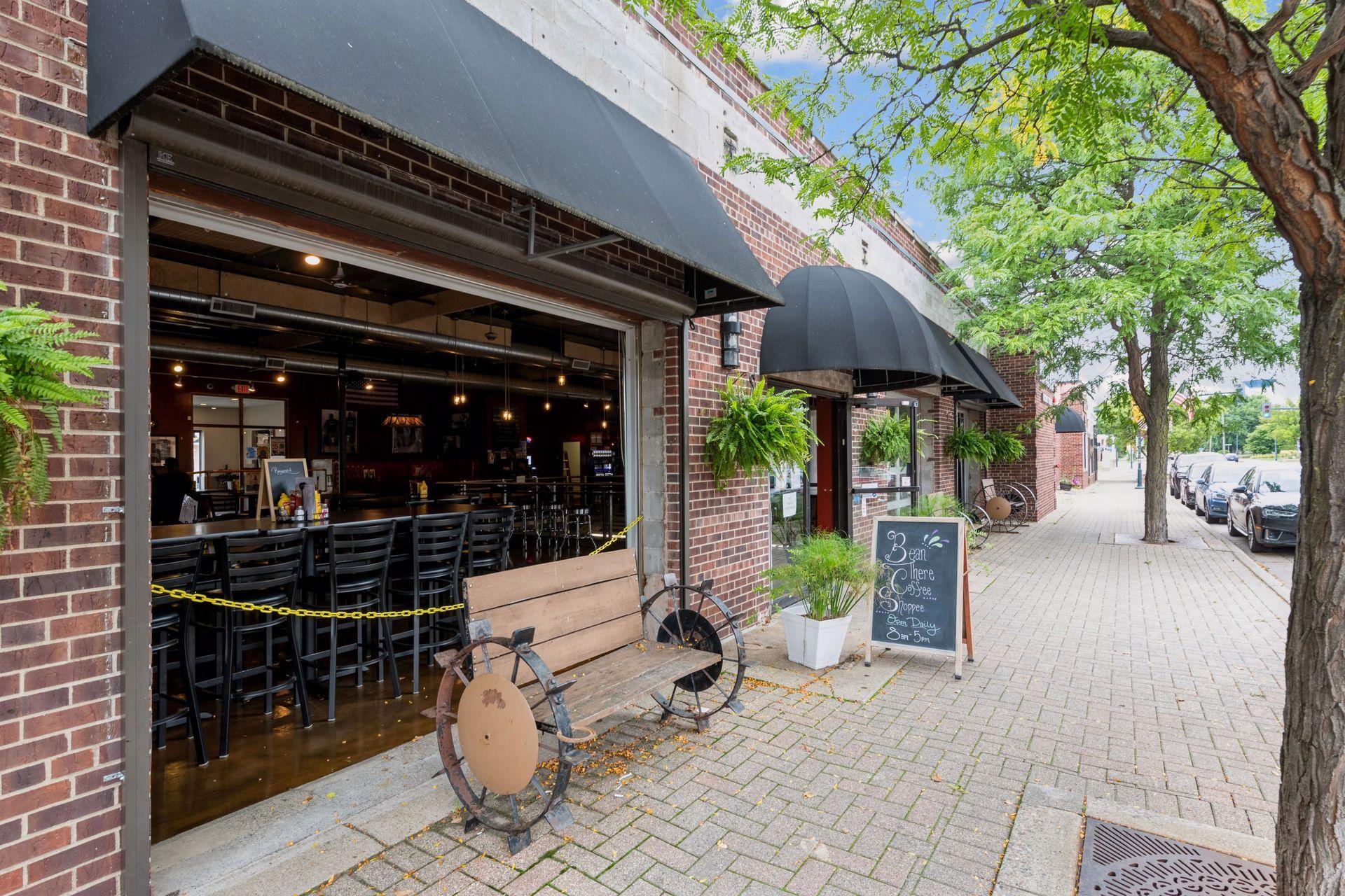 4264 W Broadway Avenue
