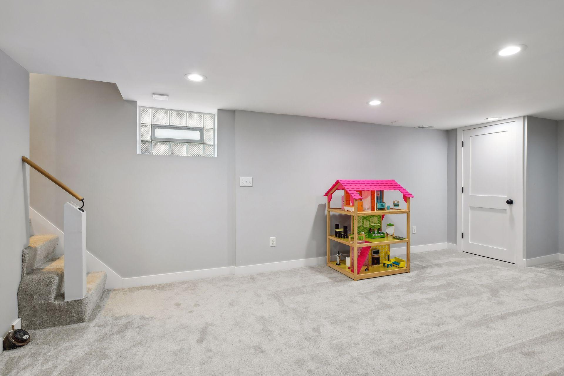4264 W Broadway Avenue