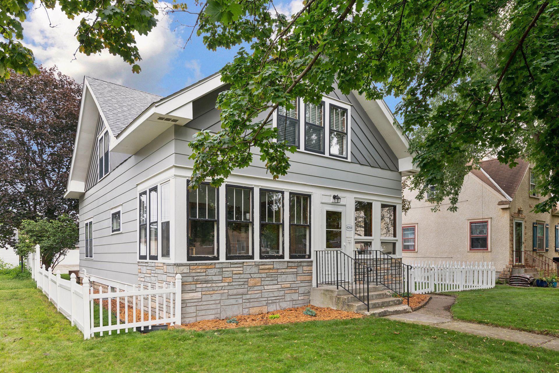 4264 W Broadway Avenue