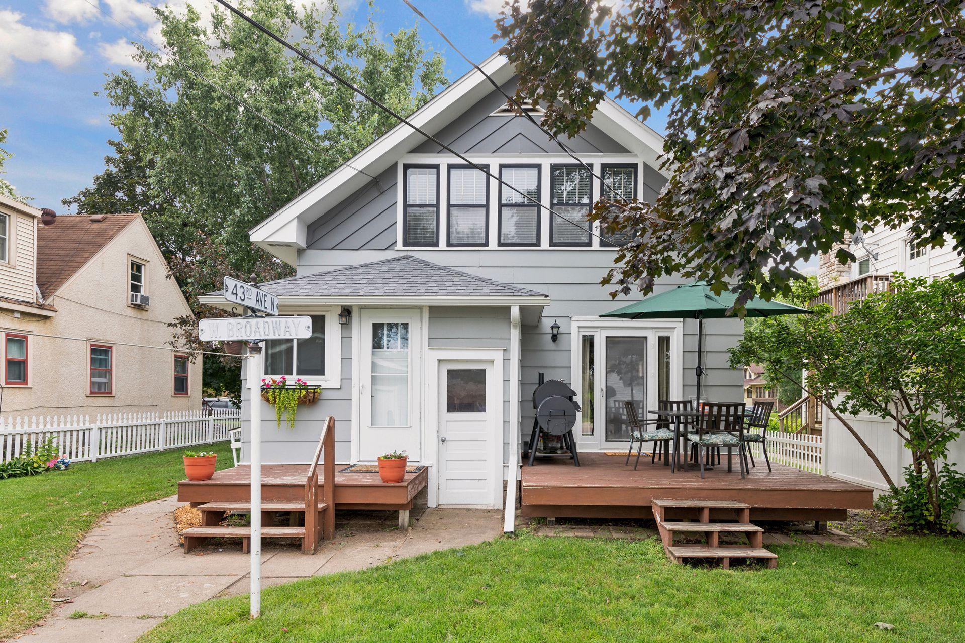 4264 W Broadway Avenue