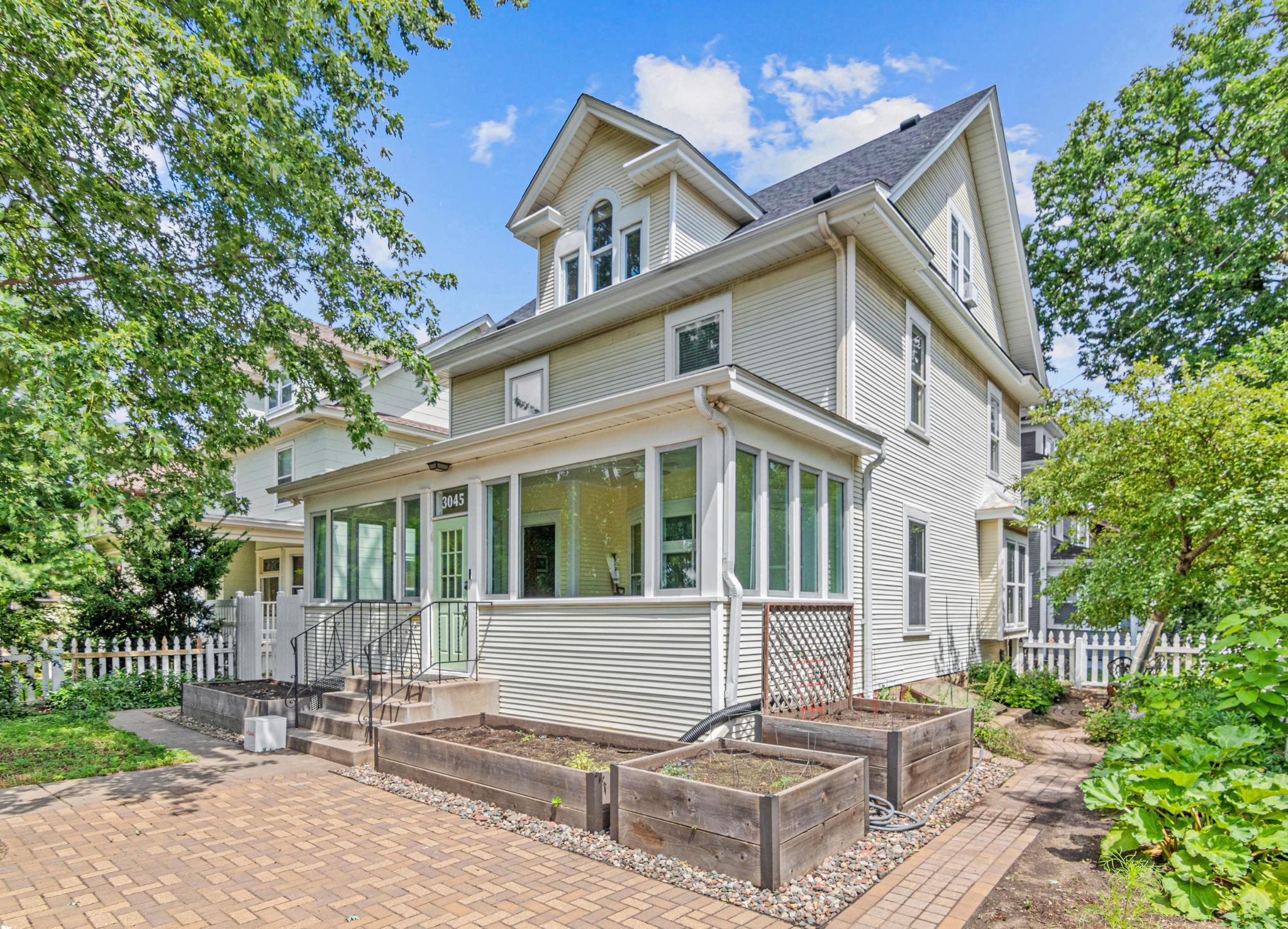 3045 Dupont Avenue S