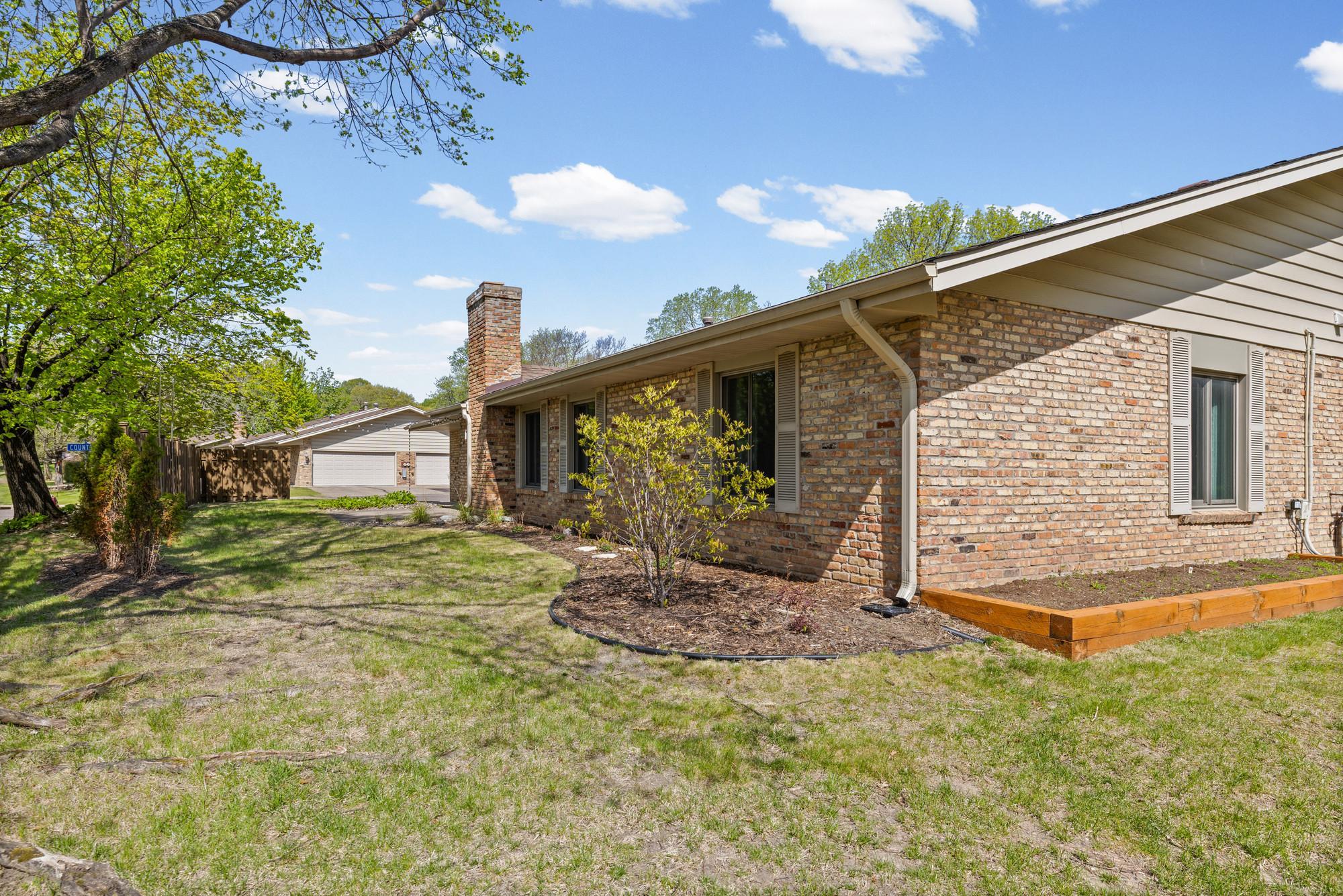 2257 Country Lane