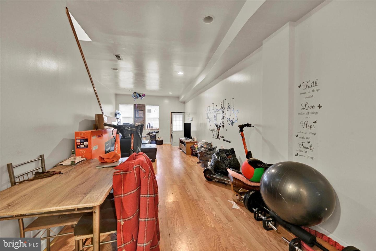 2017 E Hoffman St