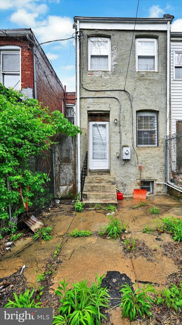 2017 E Hoffman St