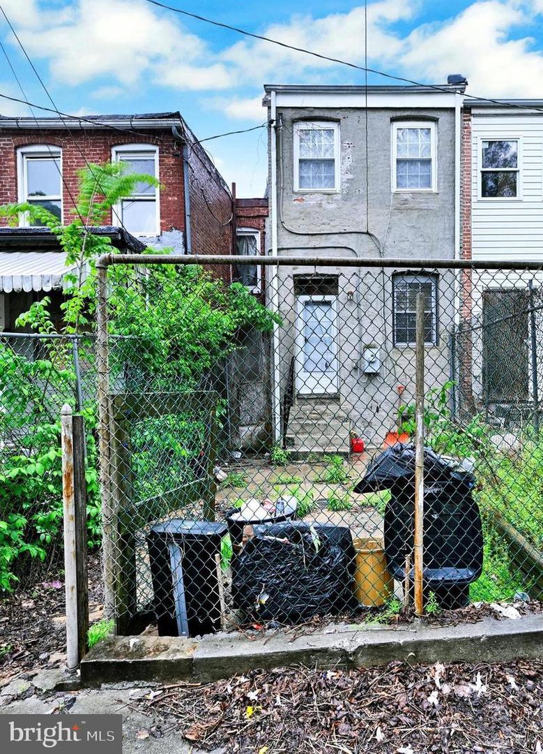 2017 E Hoffman St