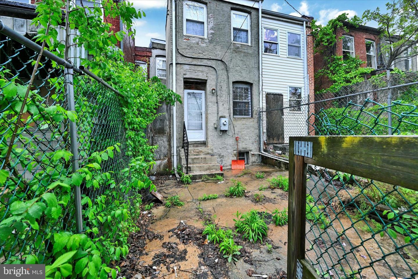 2017 E Hoffman St