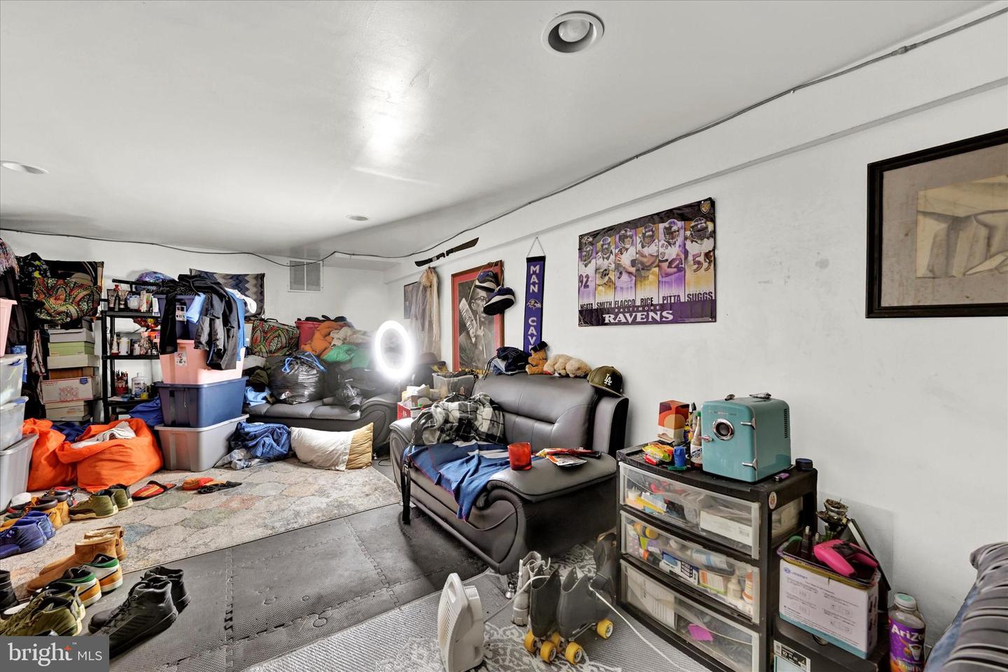 2017 E Hoffman St