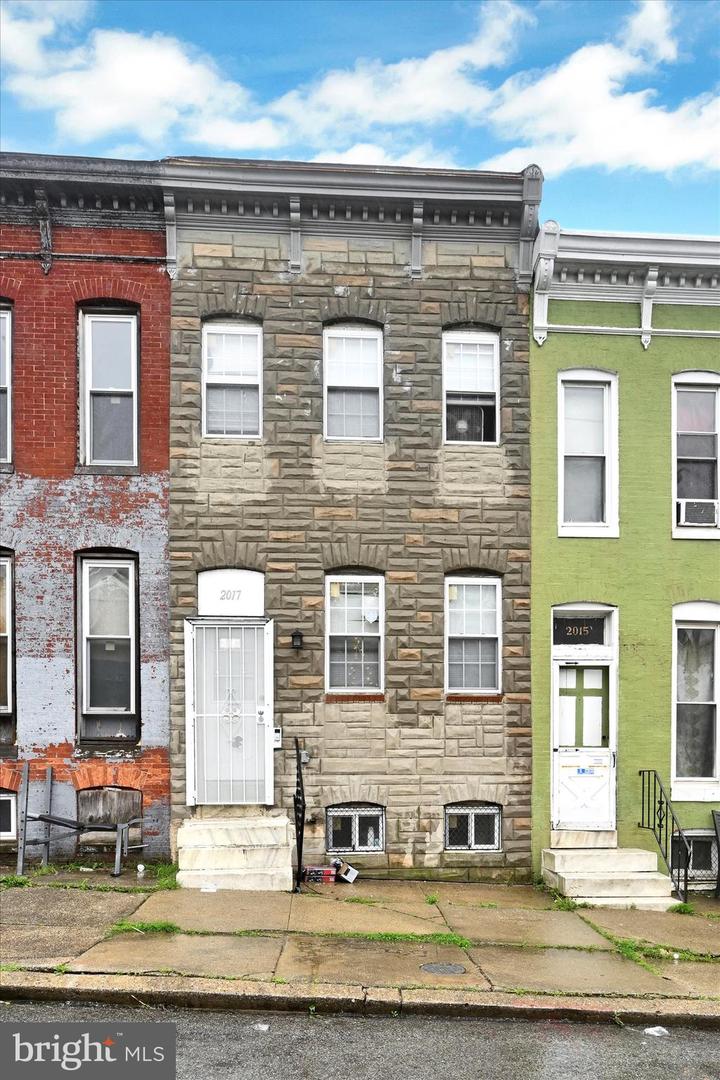 2017 E Hoffman St