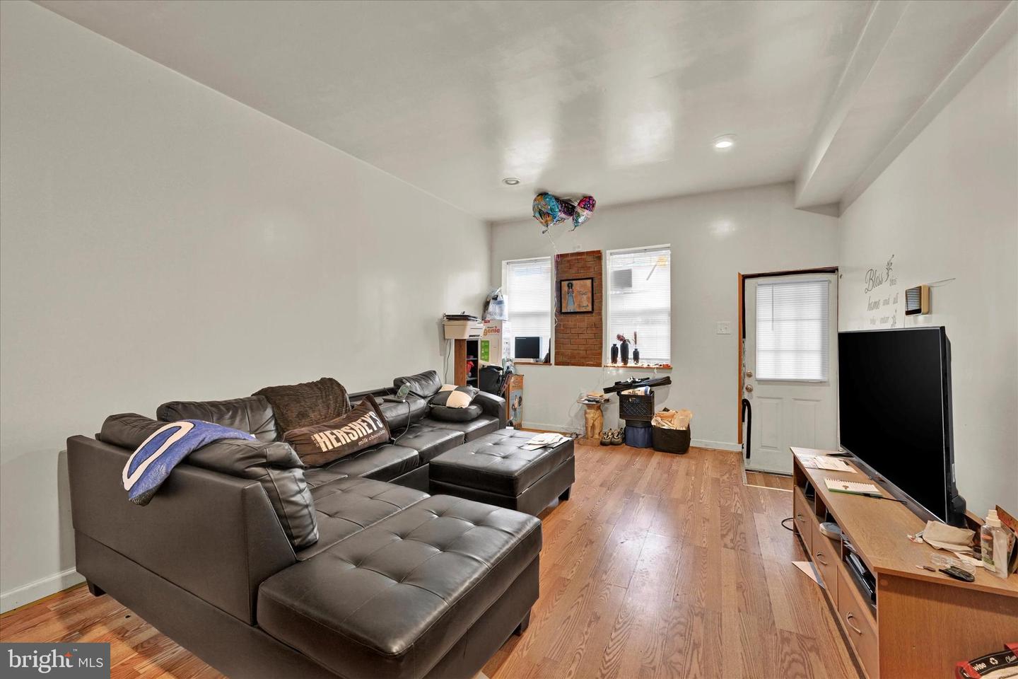 2017 E Hoffman St