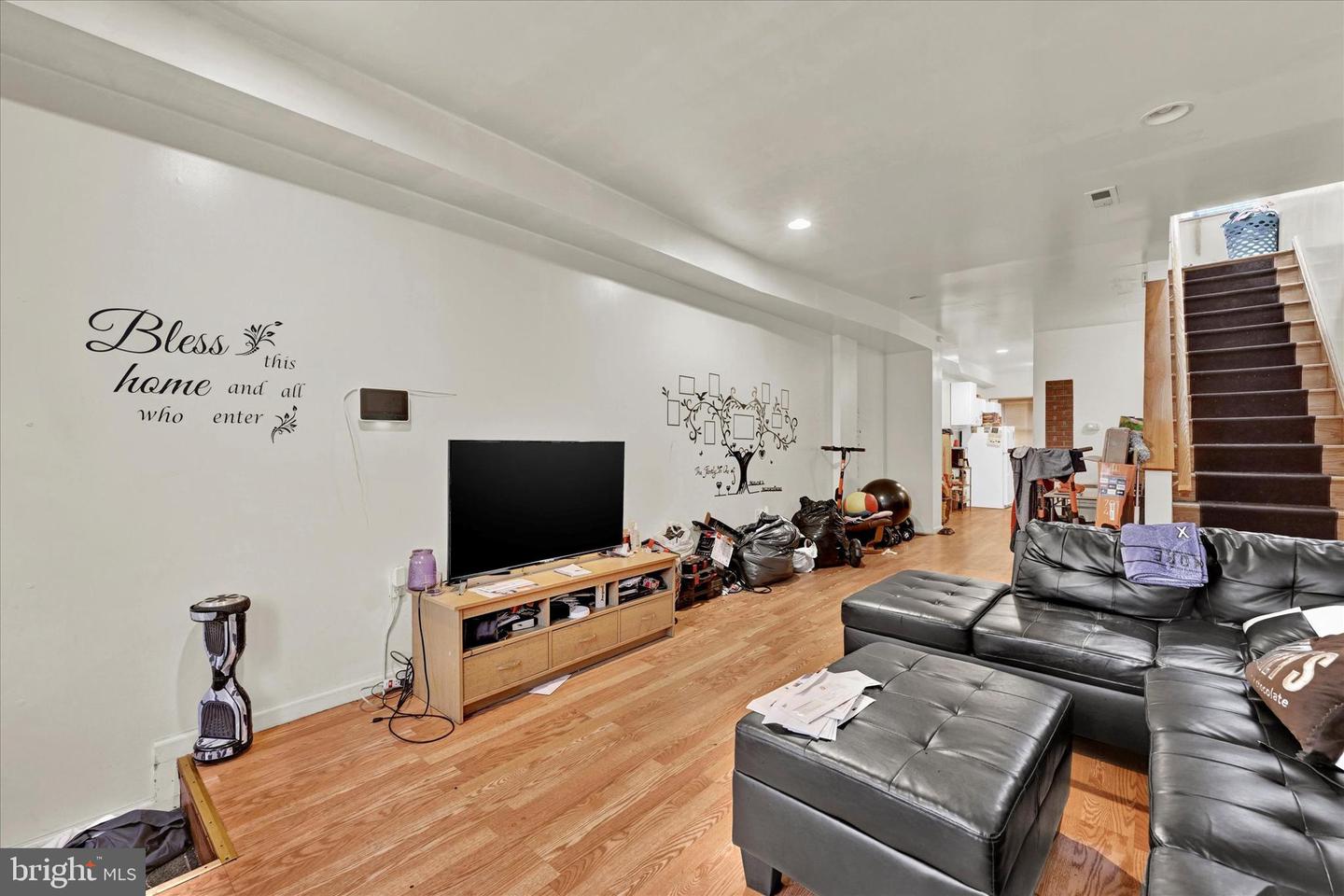 2017 E Hoffman St