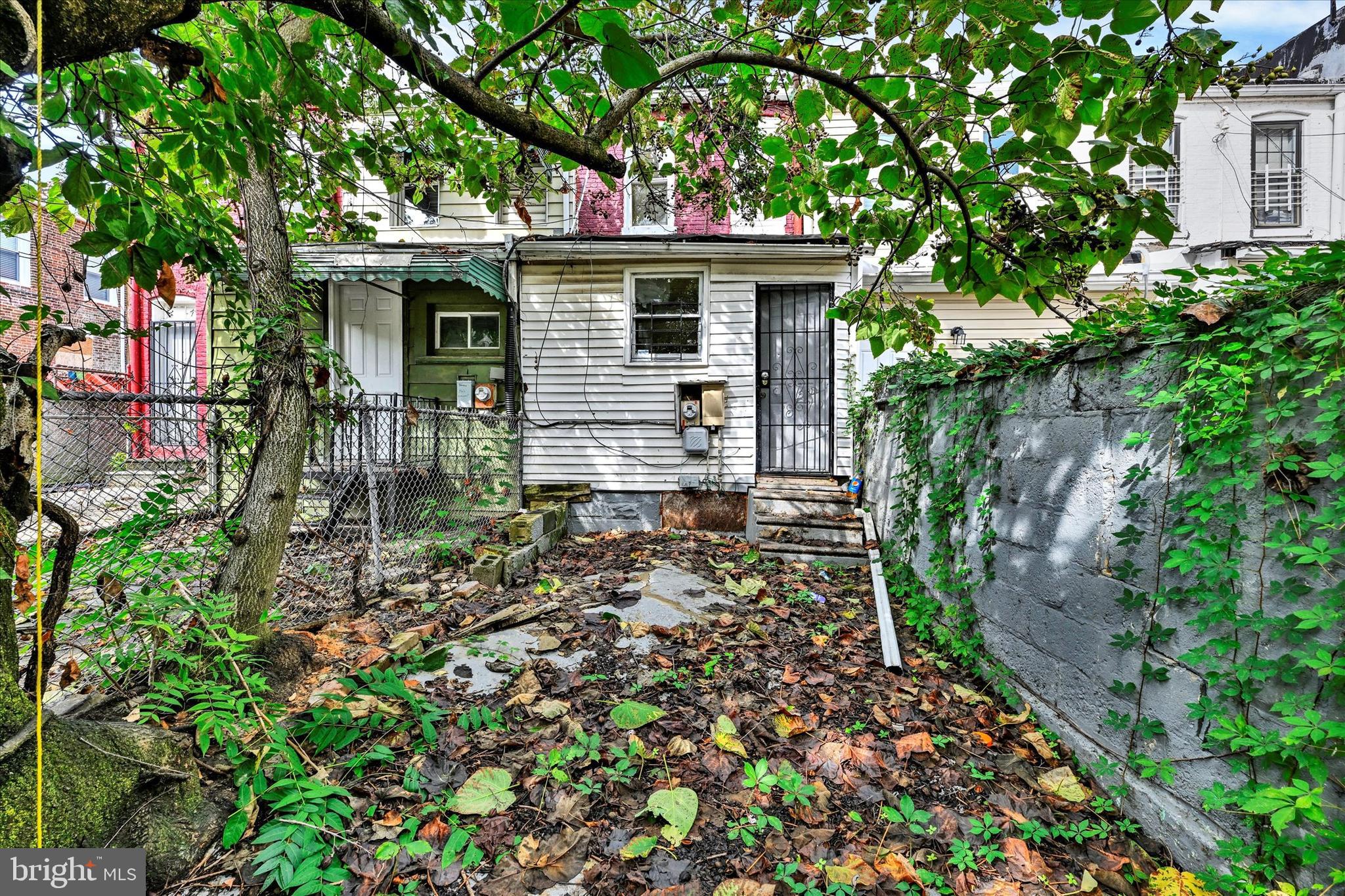 605 N Montford Ave
