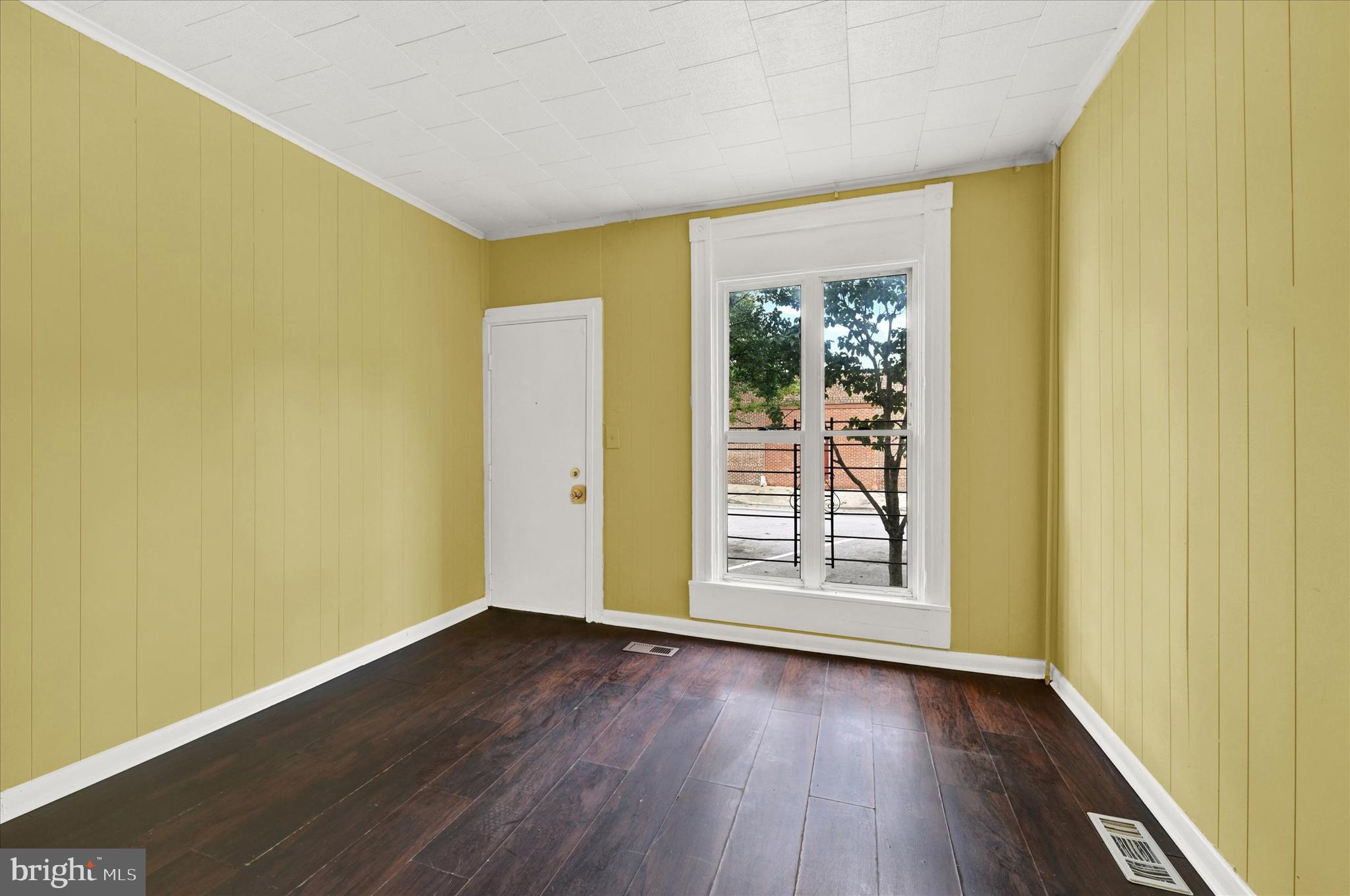 605 N Montford Ave