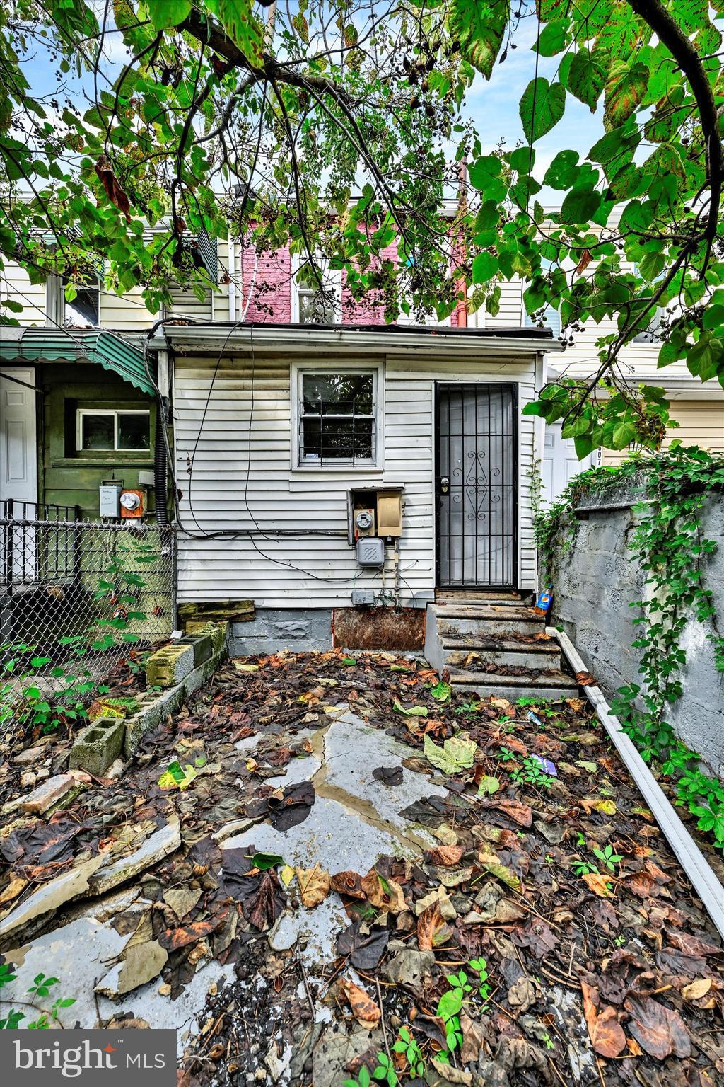605 N Montford Ave