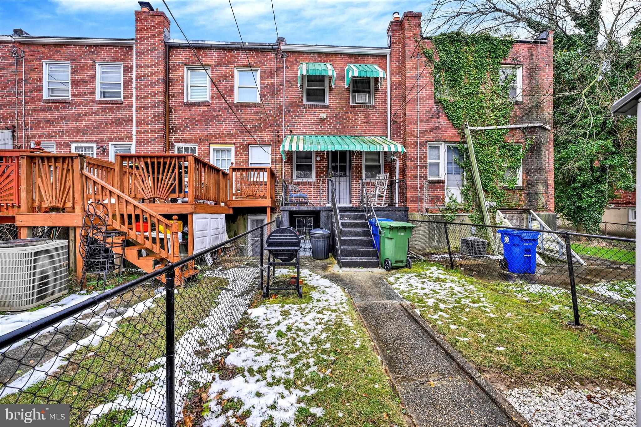 2934 Edgecombe Cir N