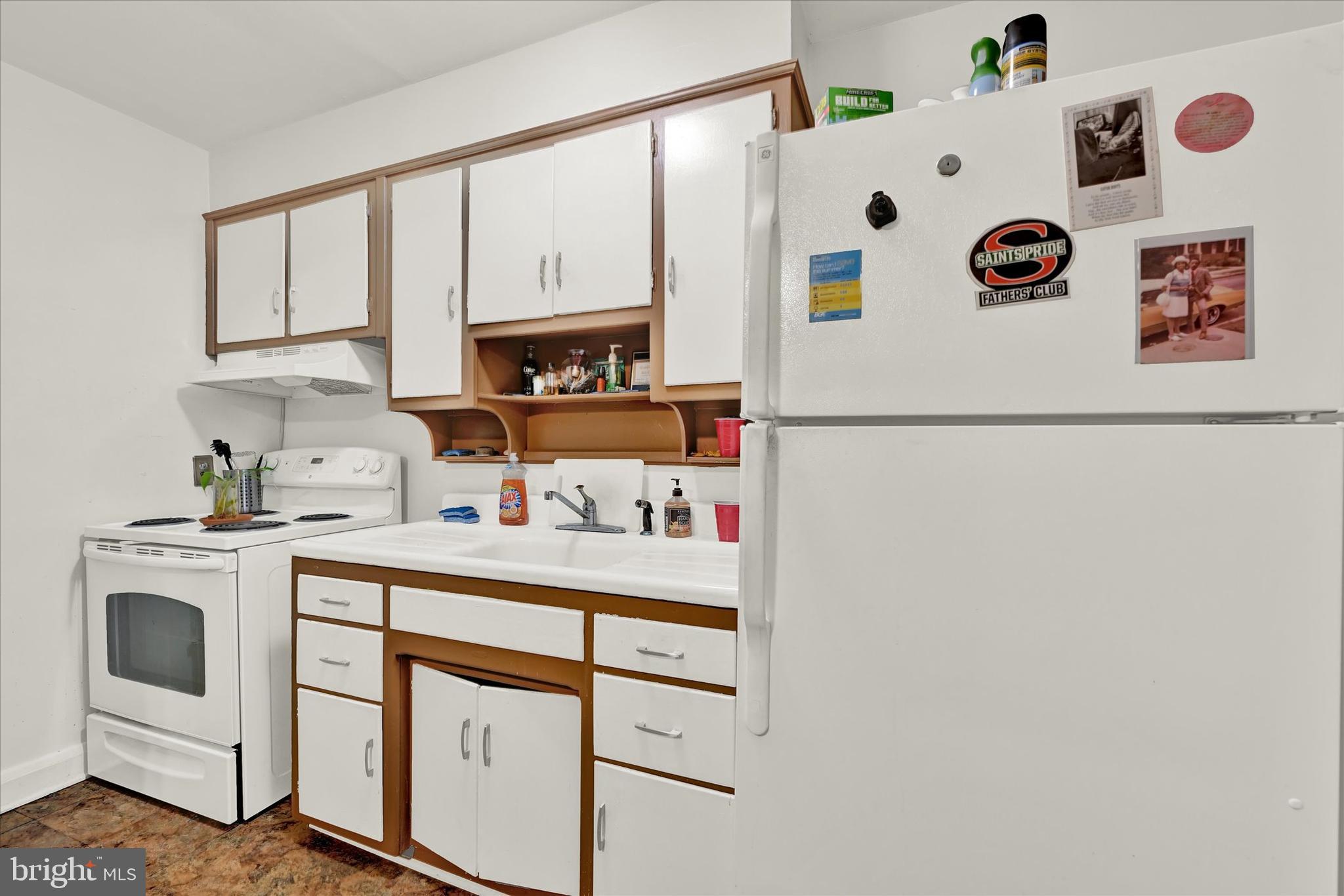 2934 Edgecombe Cir N