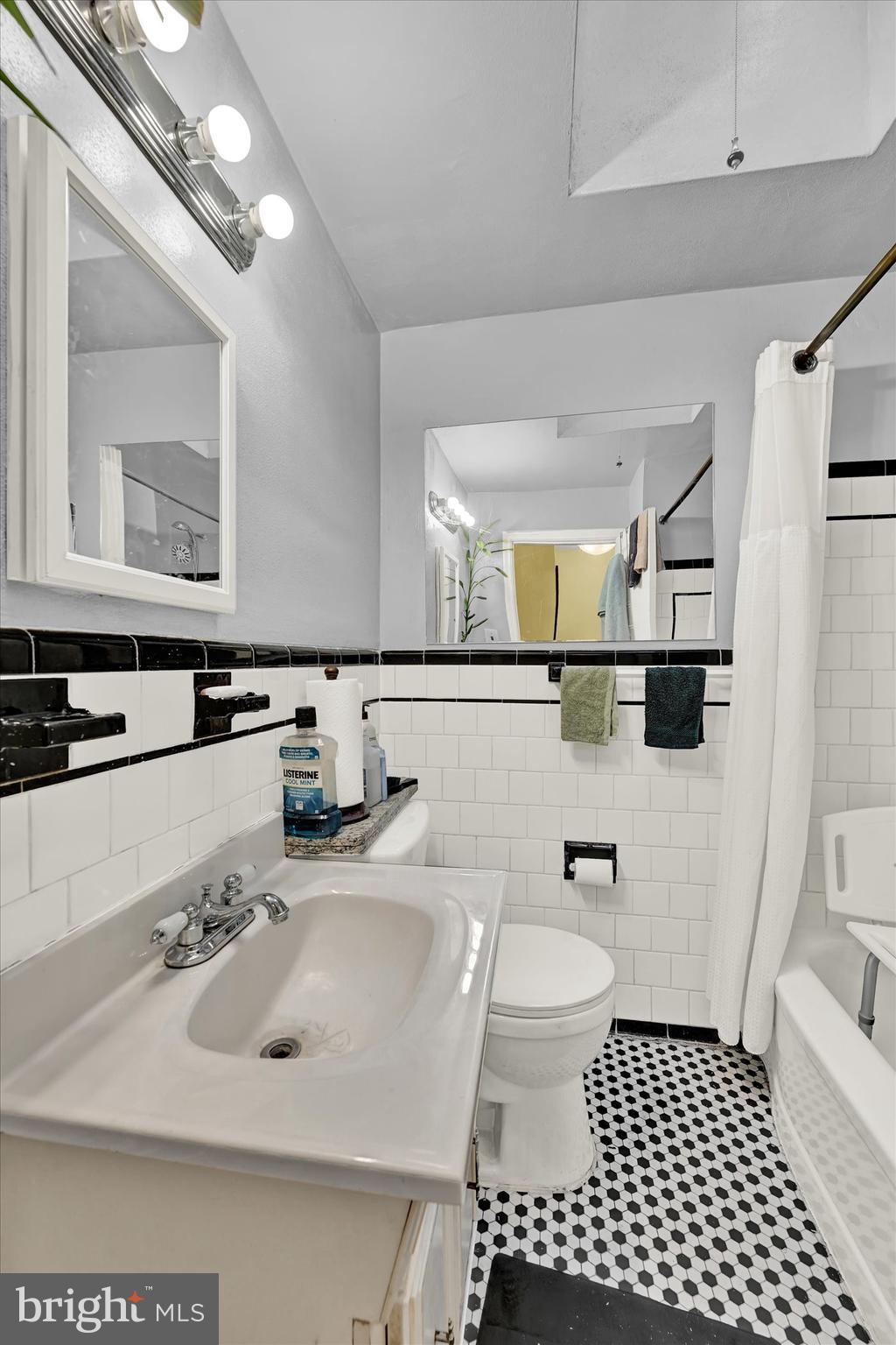 2934 Edgecombe Cir N