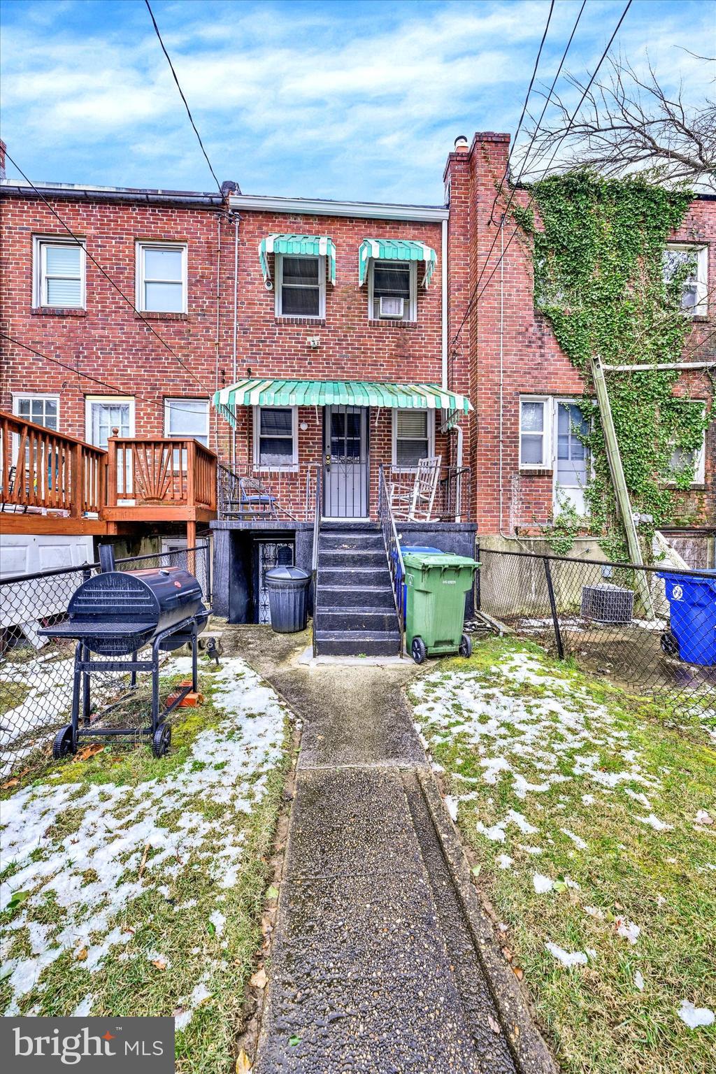 2934 Edgecombe Cir N