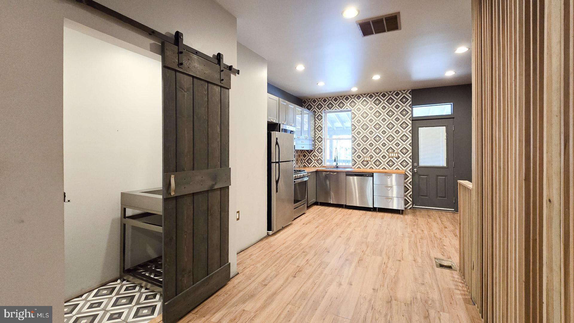 113 S Calhoun St