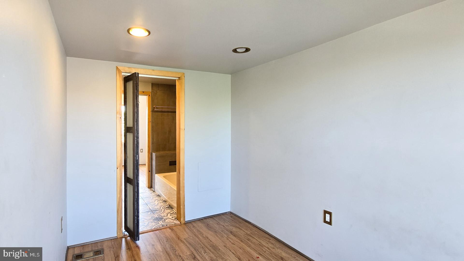 113 S Calhoun St