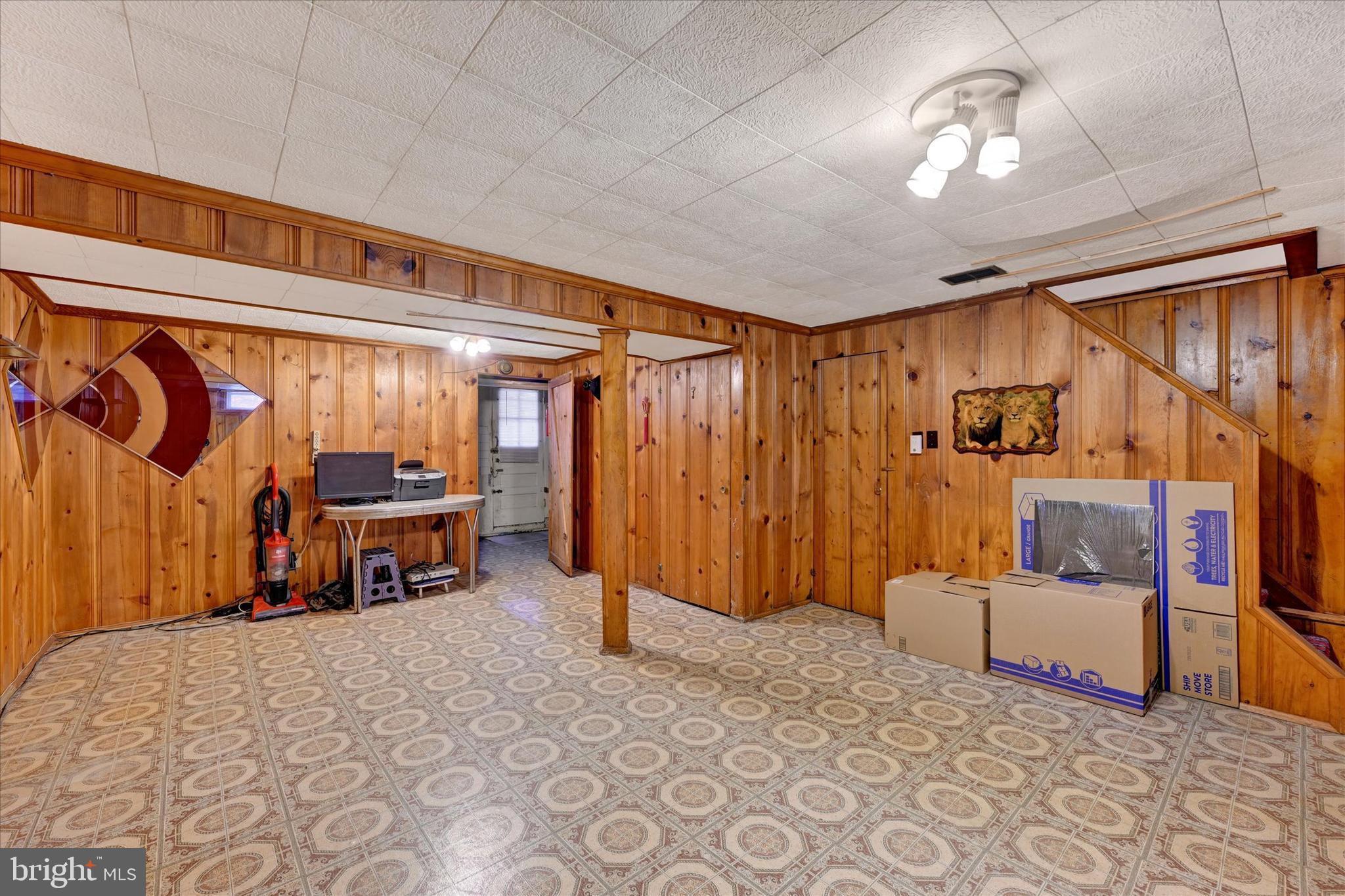 4155 Crest Heights Rd